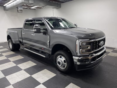 2027 Ford Super Duty F-350 DRW LARIAT