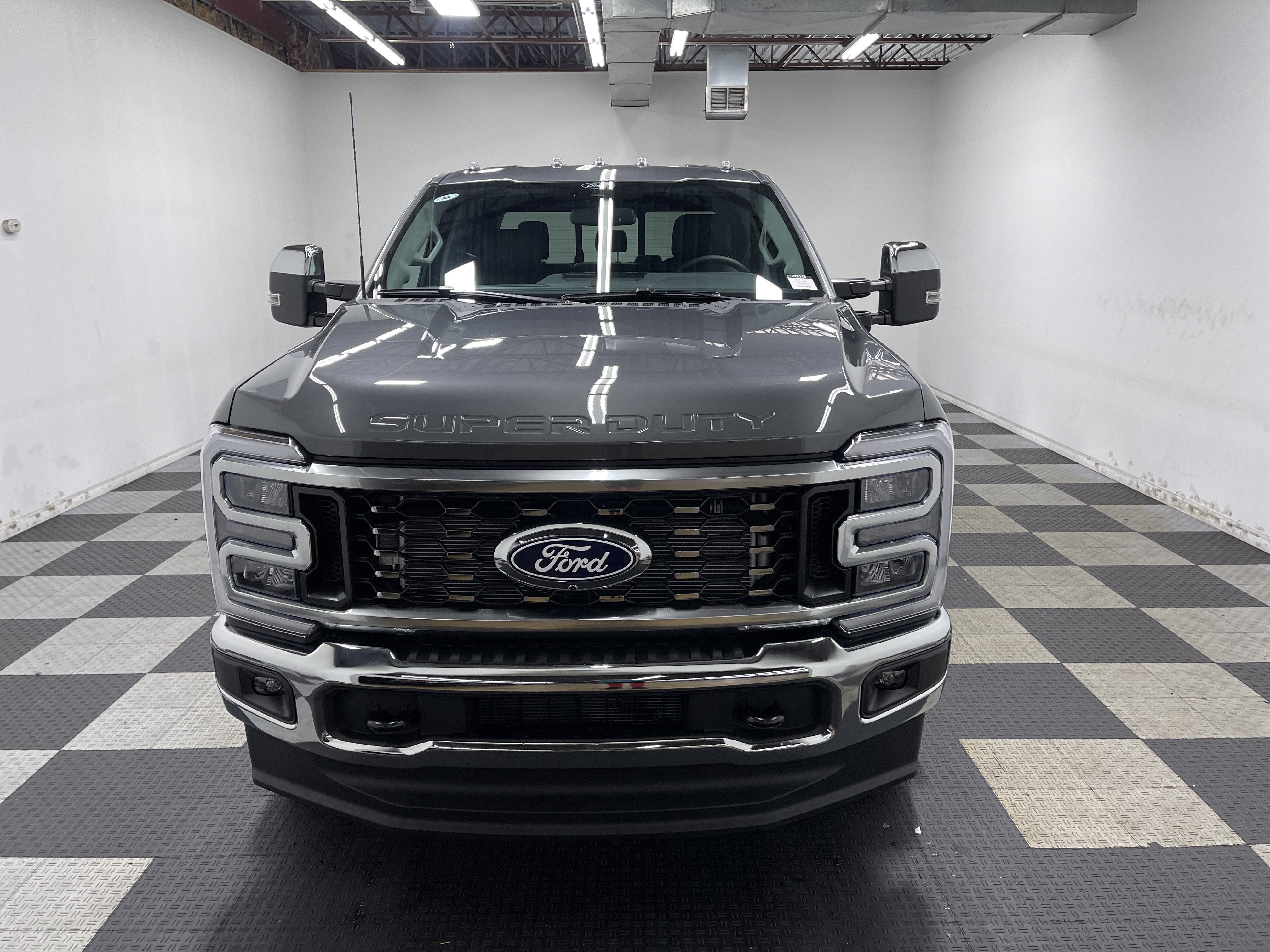 2027 Ford Super Duty F-350 DRW LARIAT