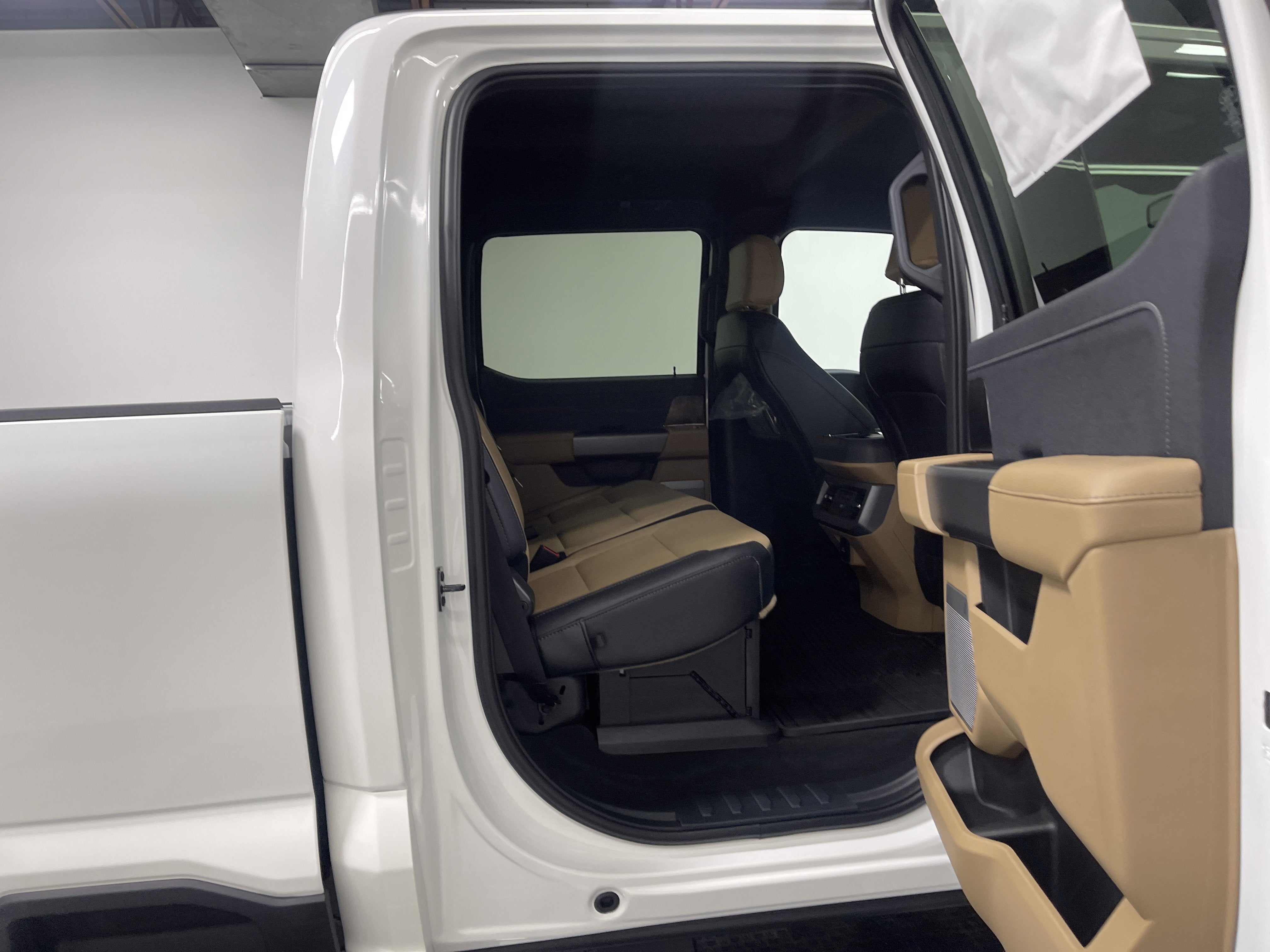 2026 Ford Super Duty F-350 DRW LARIAT