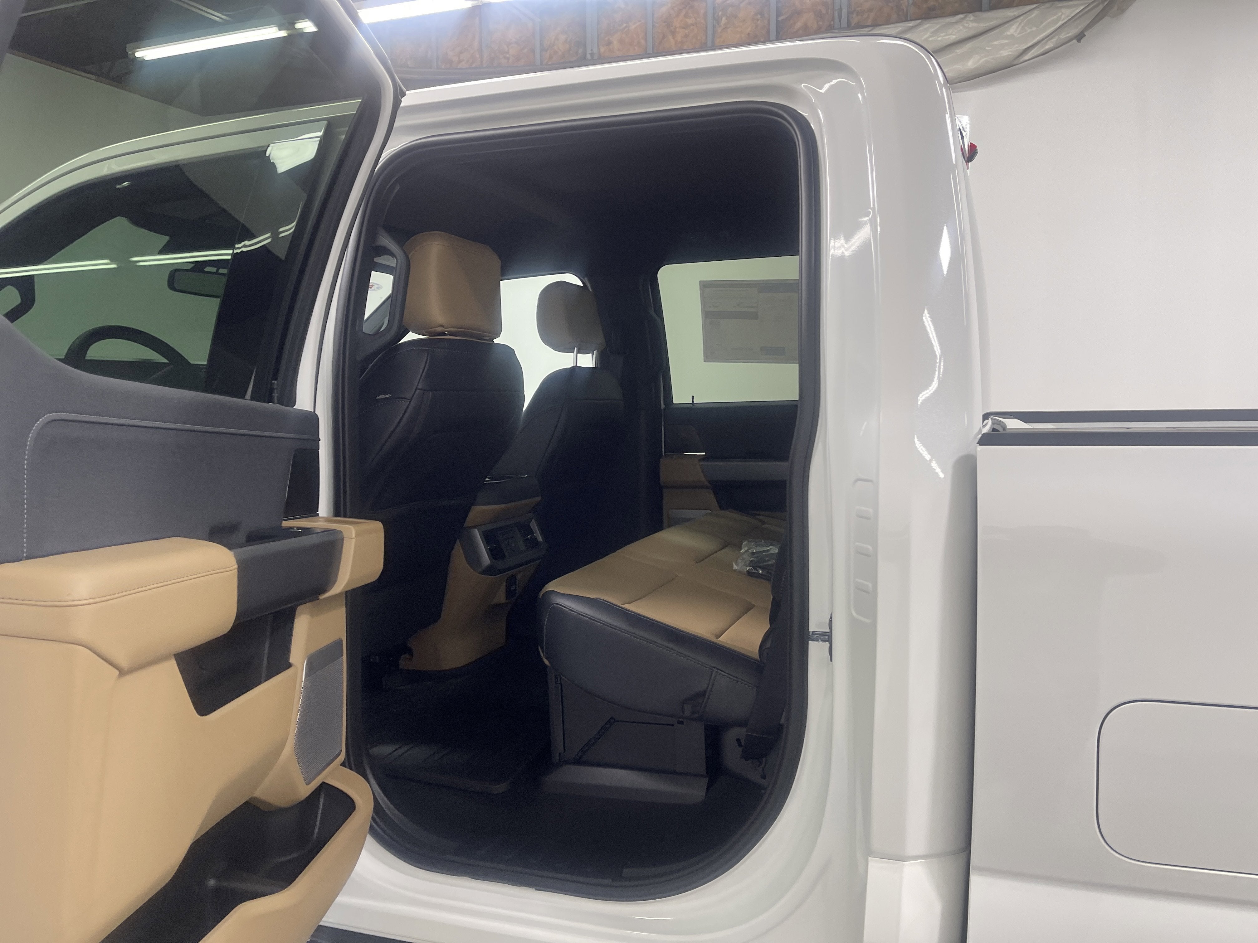 2026 Ford Super Duty F-350 DRW LARIAT