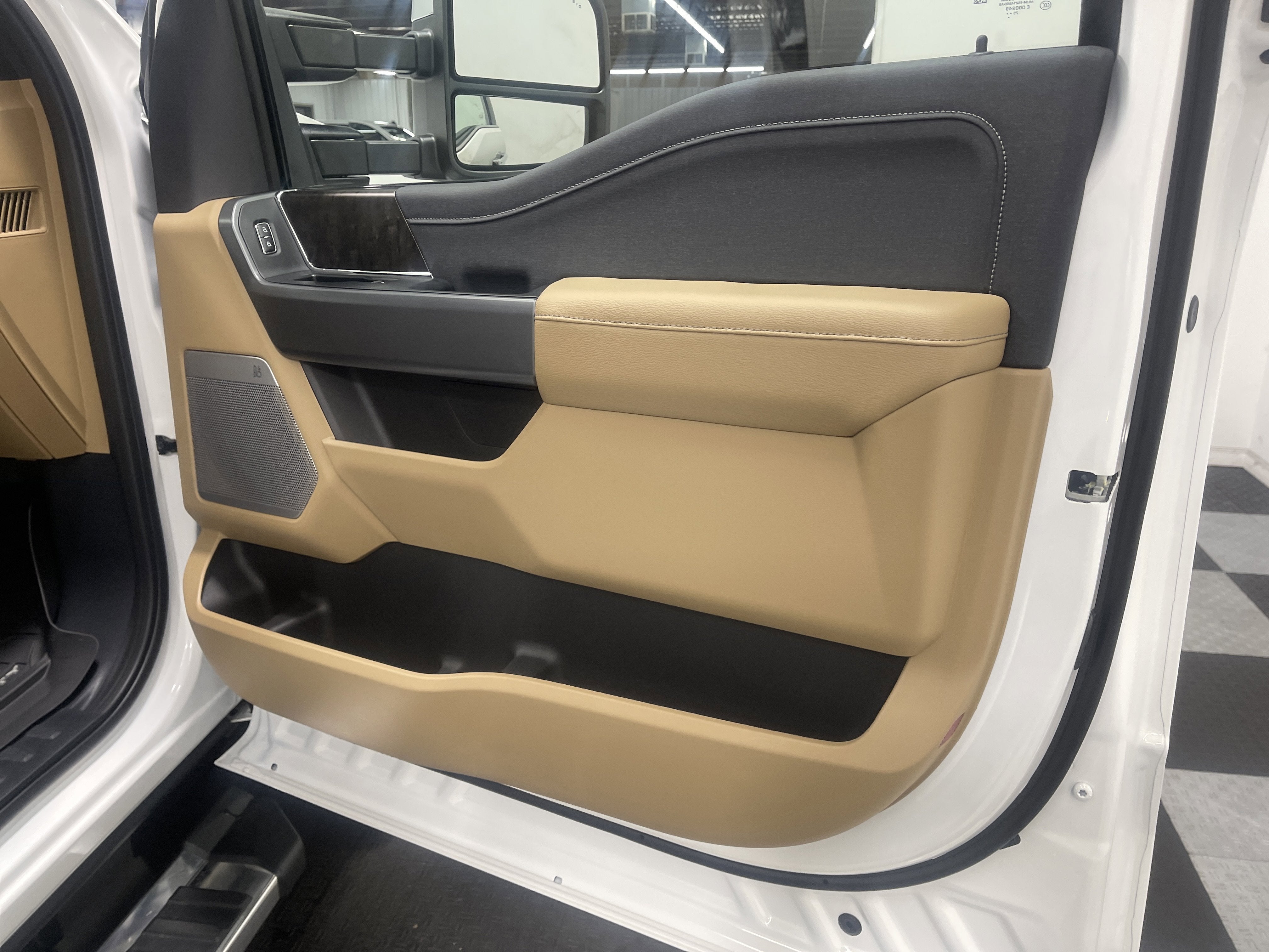 2026 Ford Super Duty F-350 DRW LARIAT