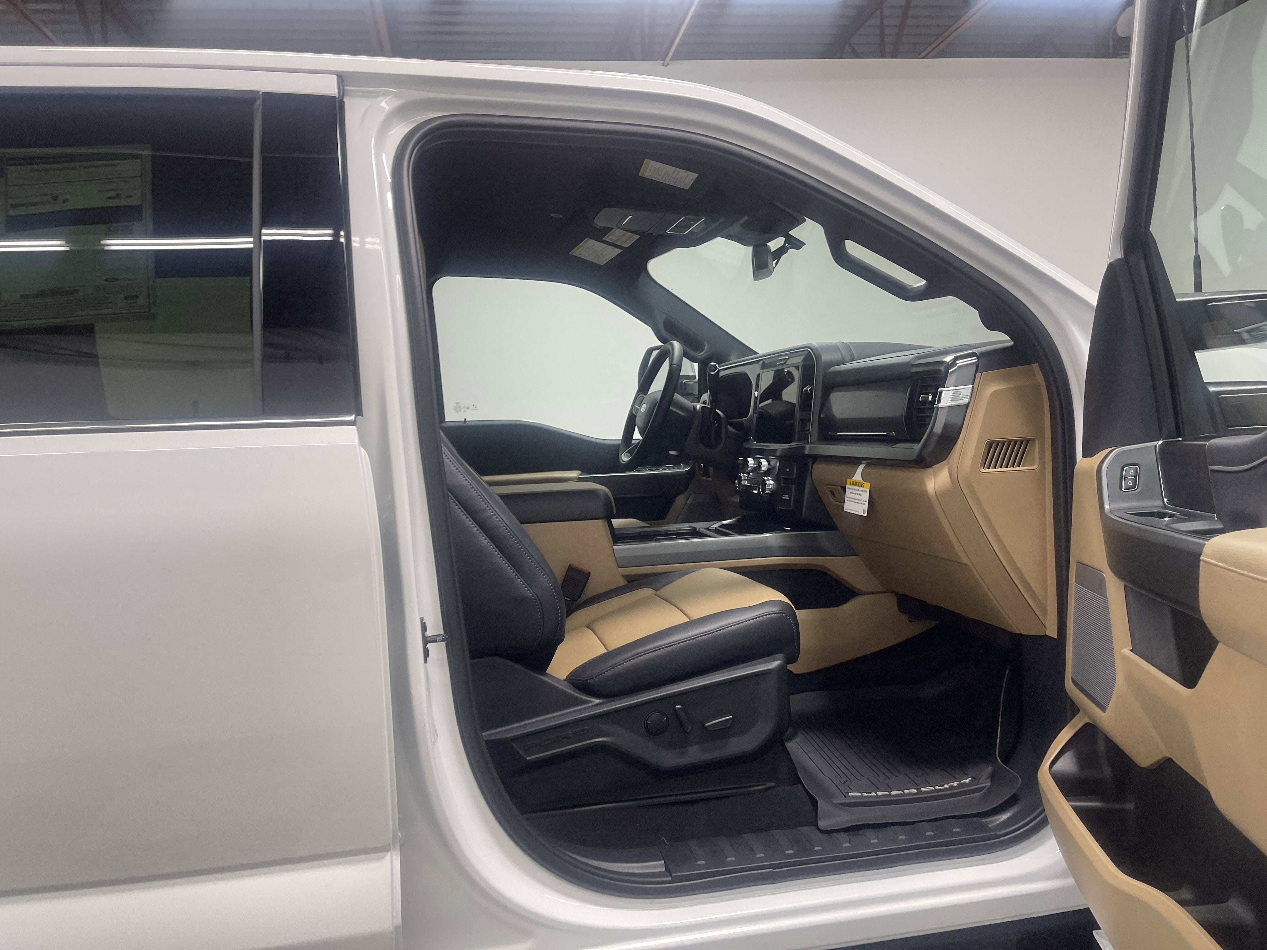 2026 Ford Super Duty F-350 DRW LARIAT