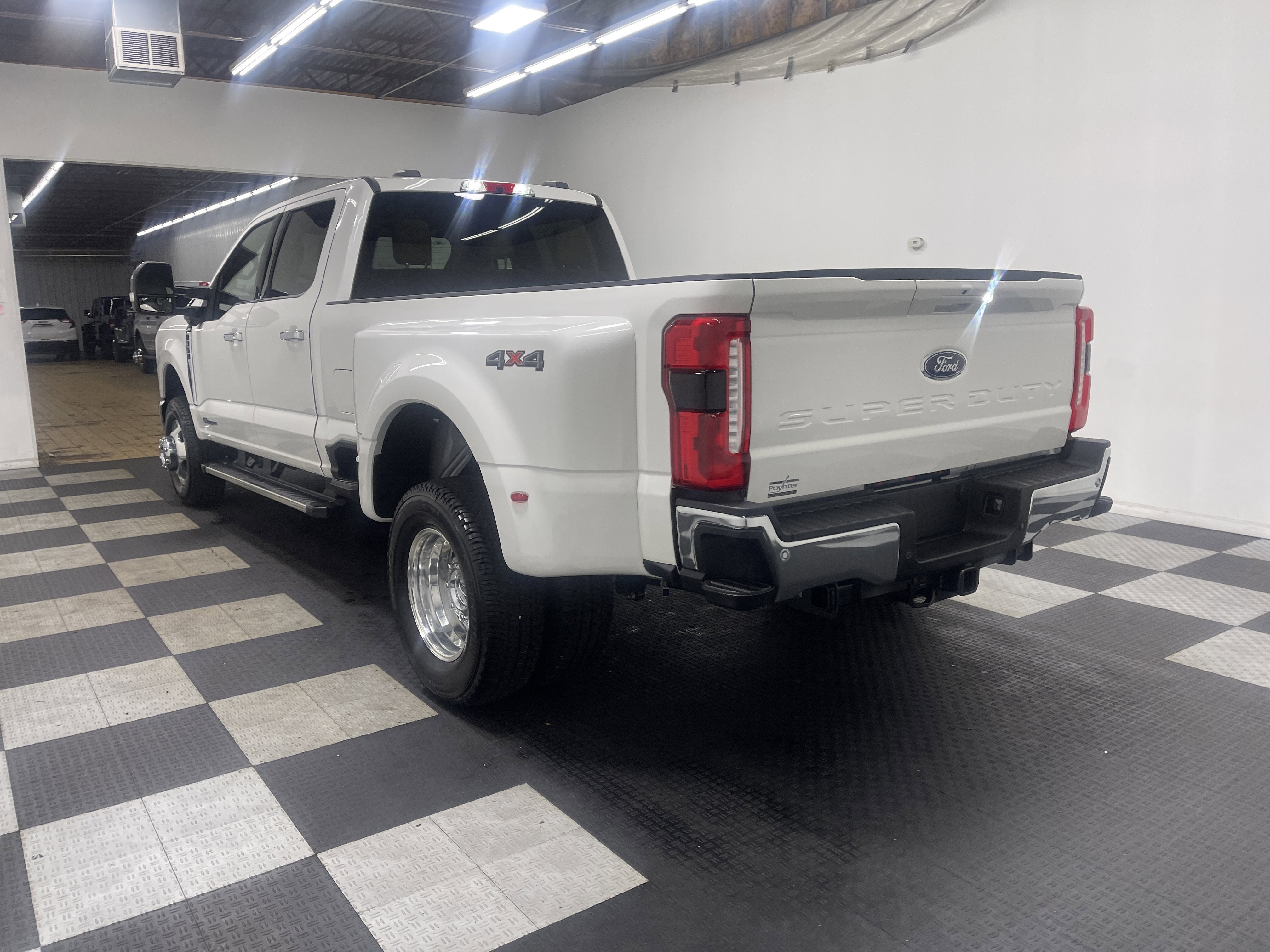 2026 Ford Super Duty F-350 DRW LARIAT