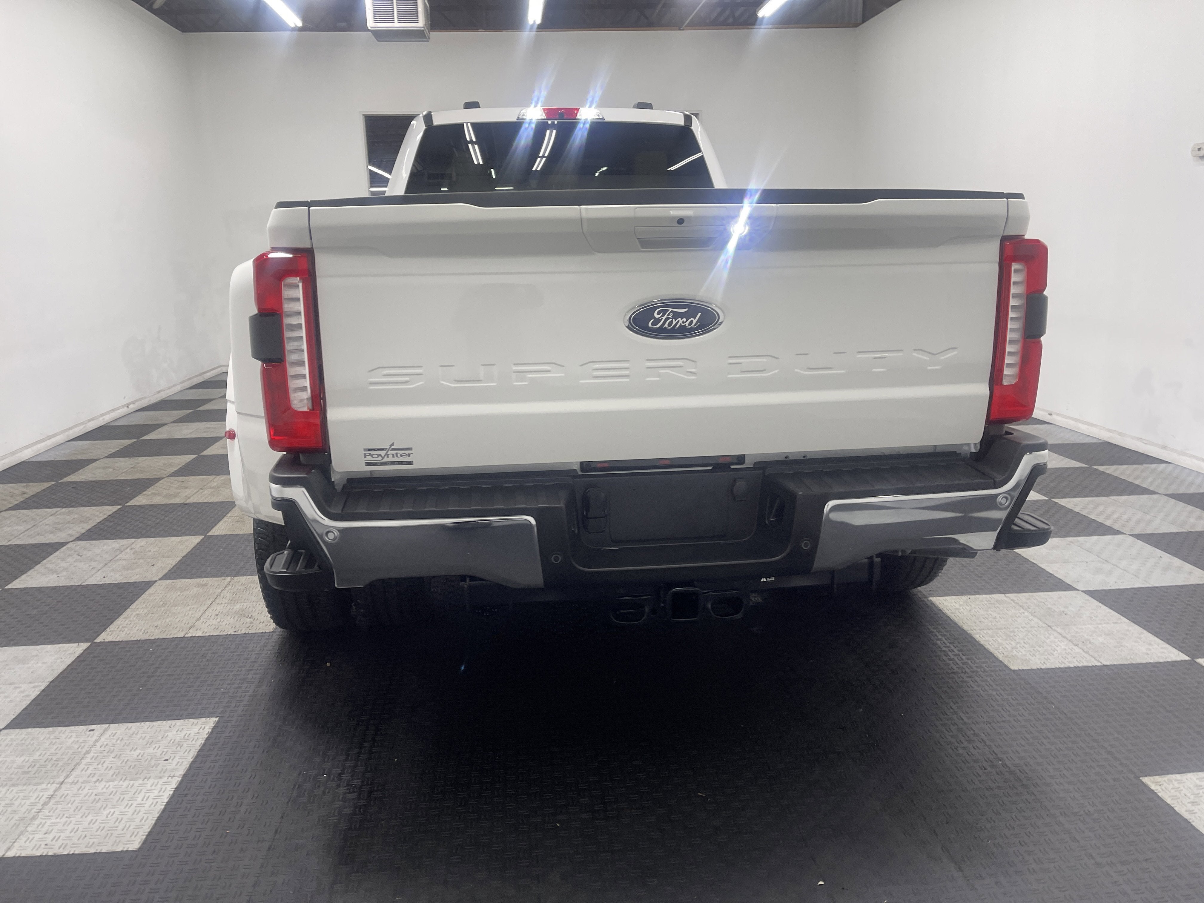 2026 Ford Super Duty F-350 DRW LARIAT