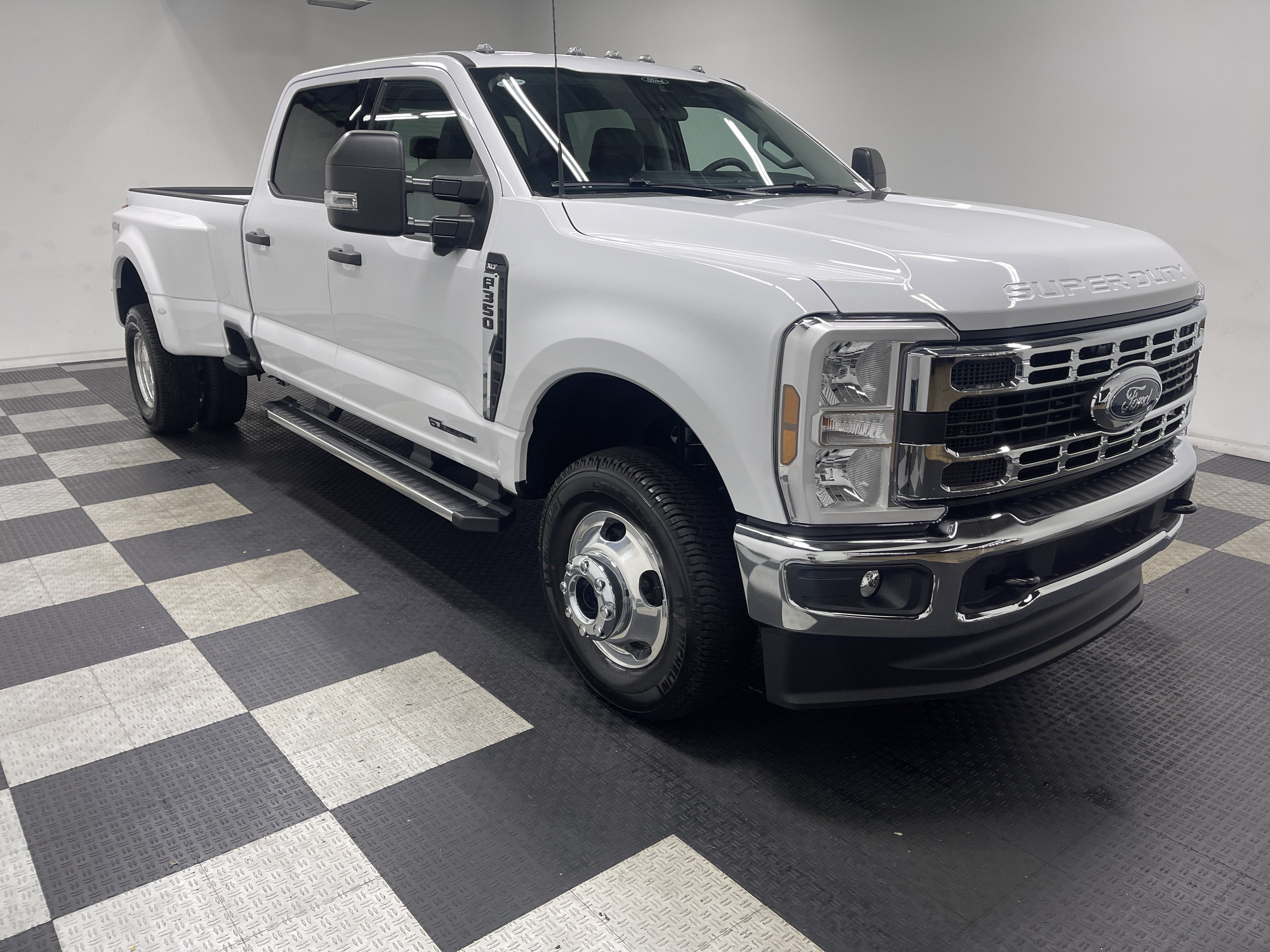2026 Ford Super Duty F-350 DRW XLT
