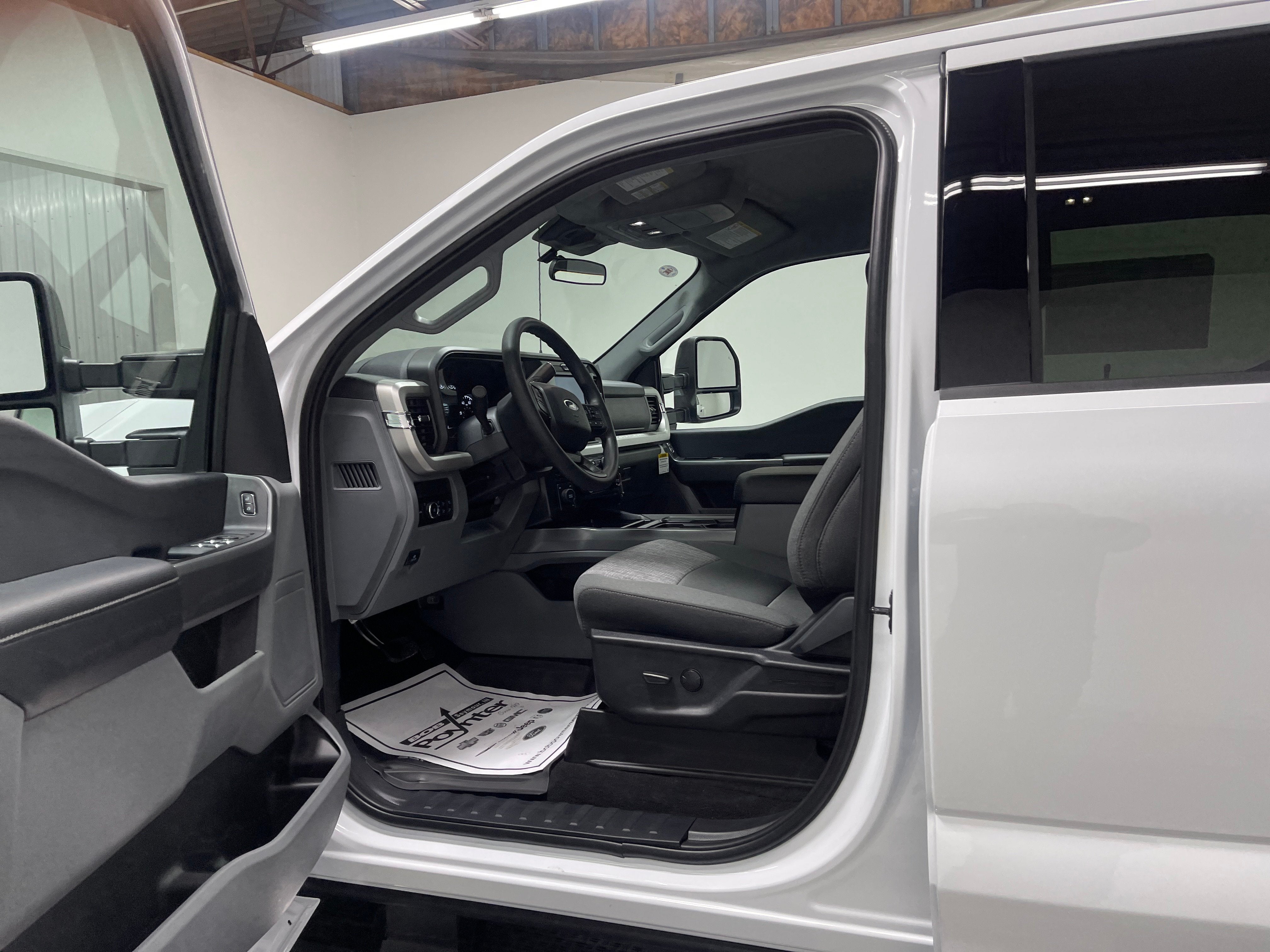 2026 Ford Super Duty F-350 DRW XLT