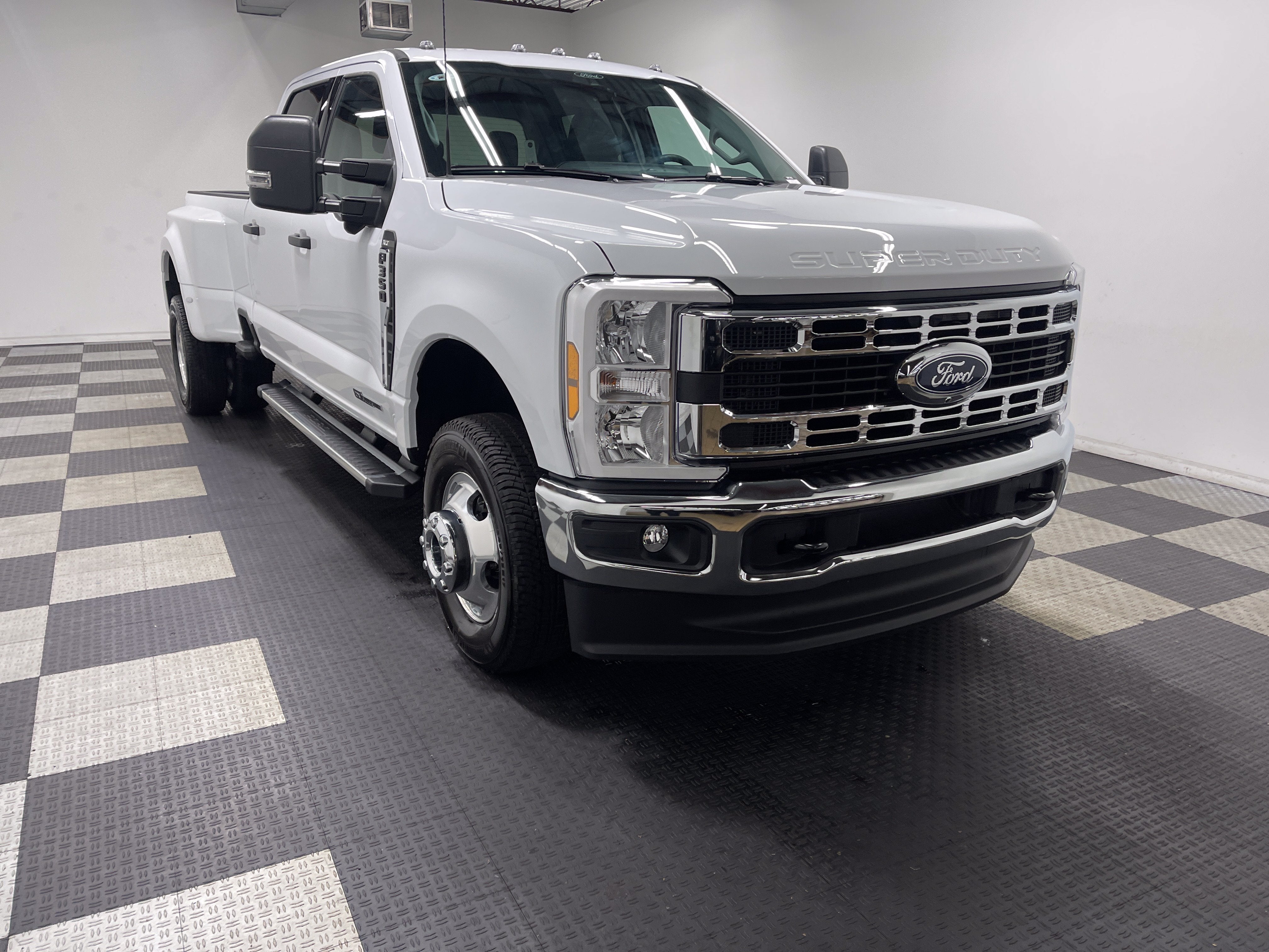 2026 Ford Super Duty F-350 DRW XLT