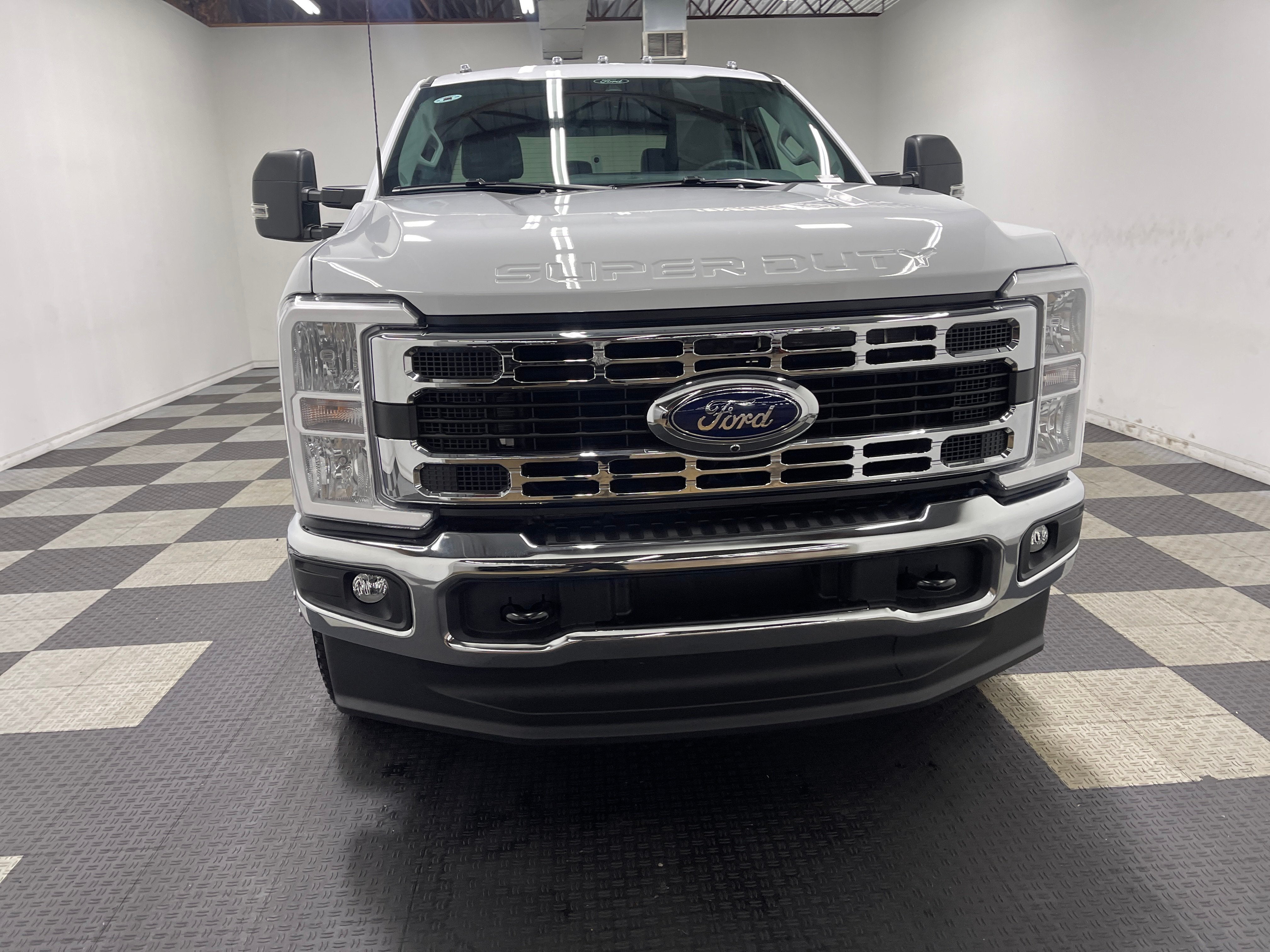 2026 Ford Super Duty F-350 DRW XLT