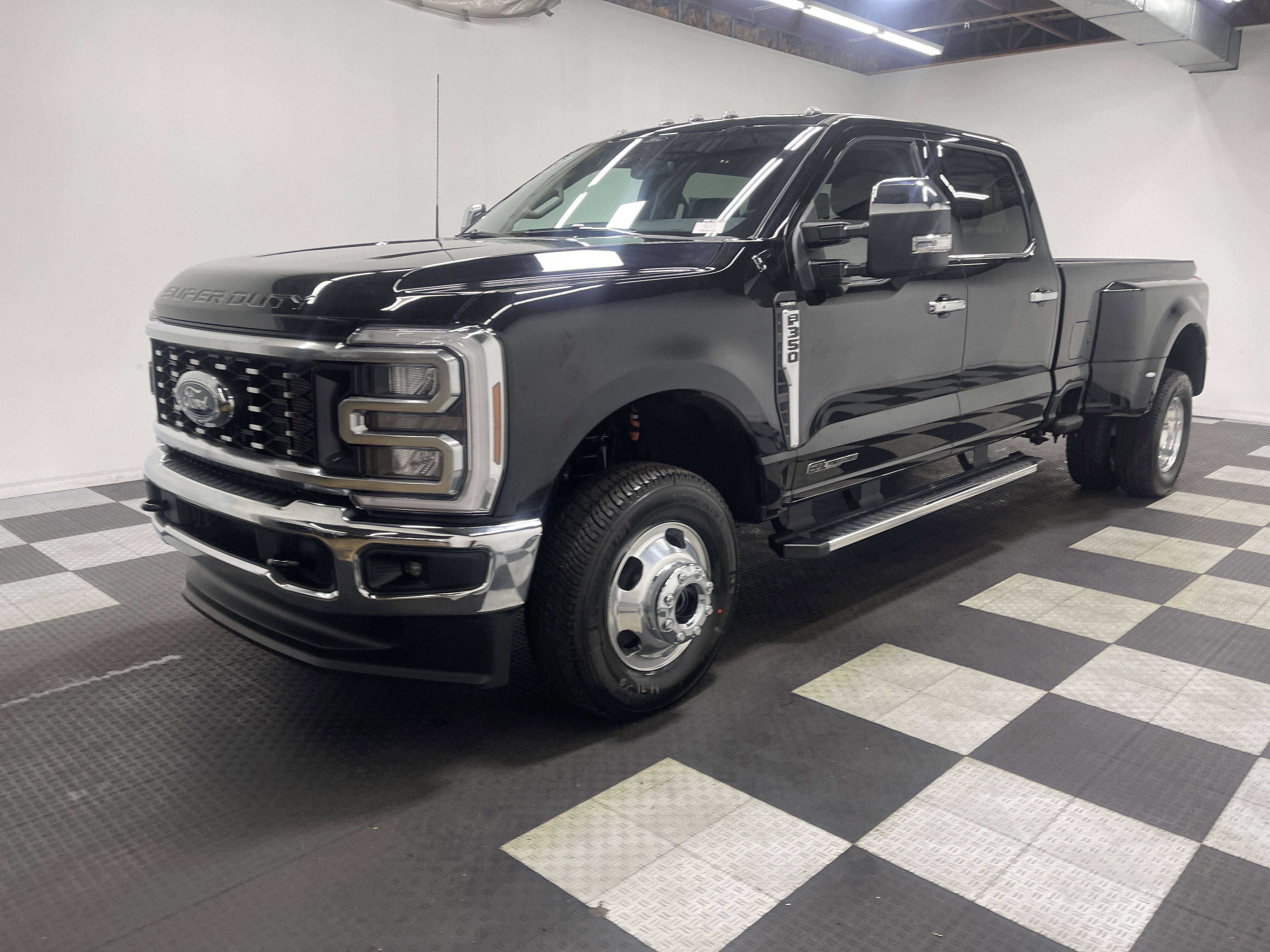 2026 Ford Super Duty F-350 DRW LARIAT