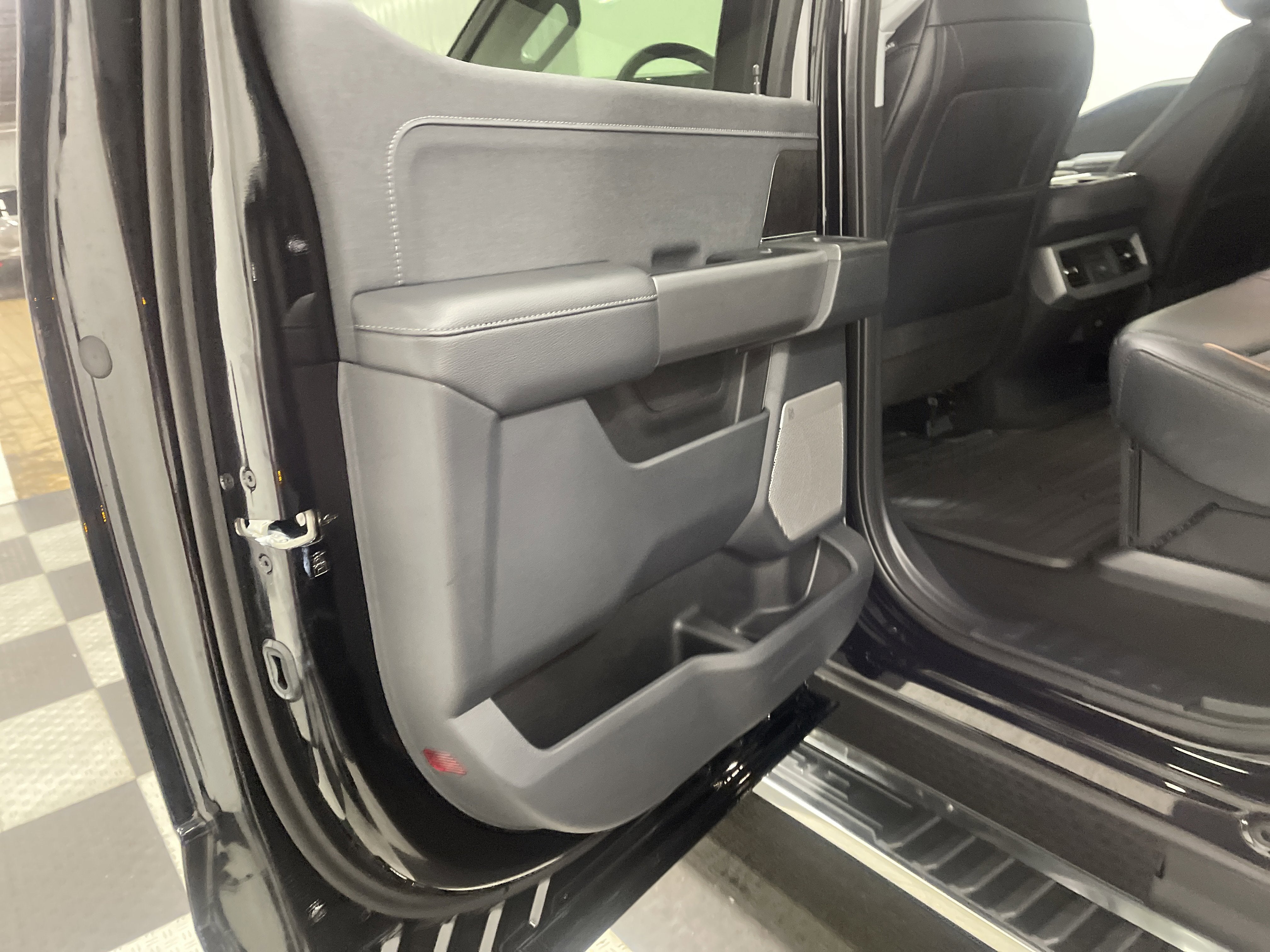 2026 Ford Super Duty F-350 DRW LARIAT