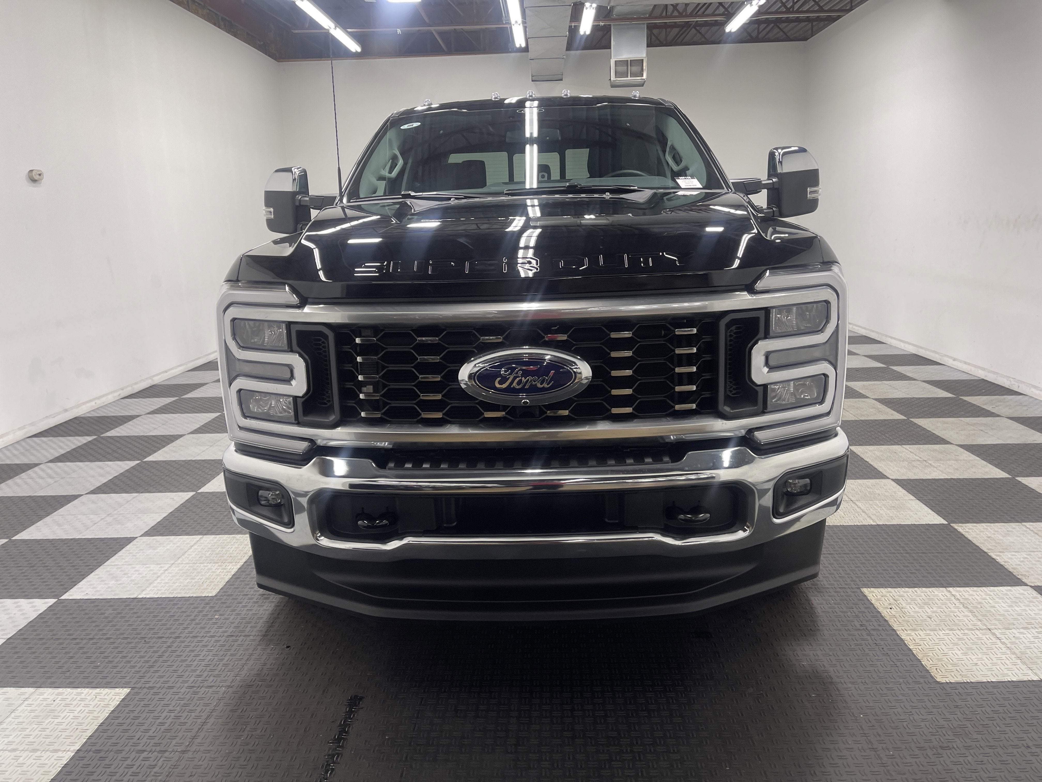 2026 Ford Super Duty F-350 DRW LARIAT