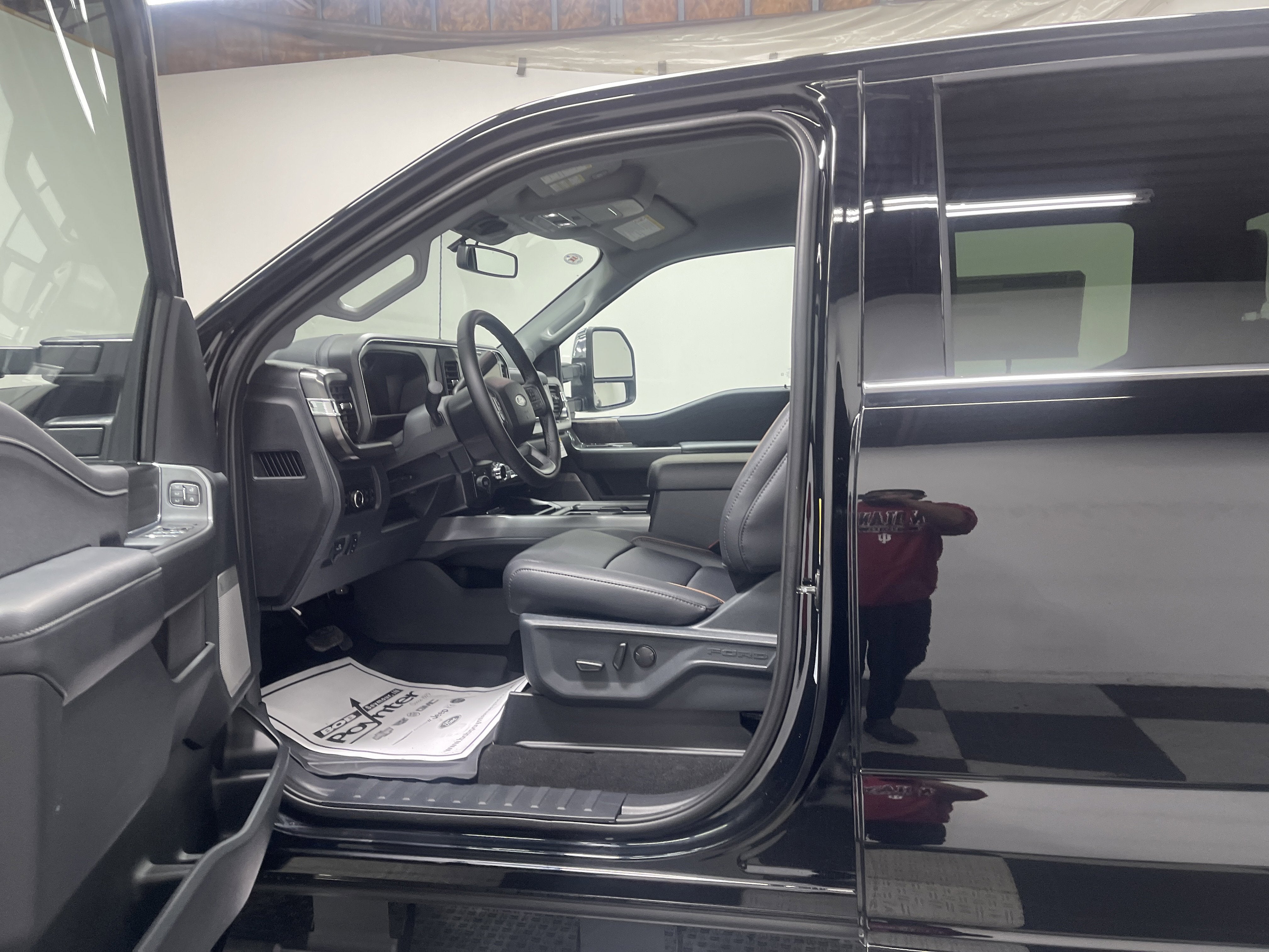 2026 Ford Super Duty F-350 DRW LARIAT