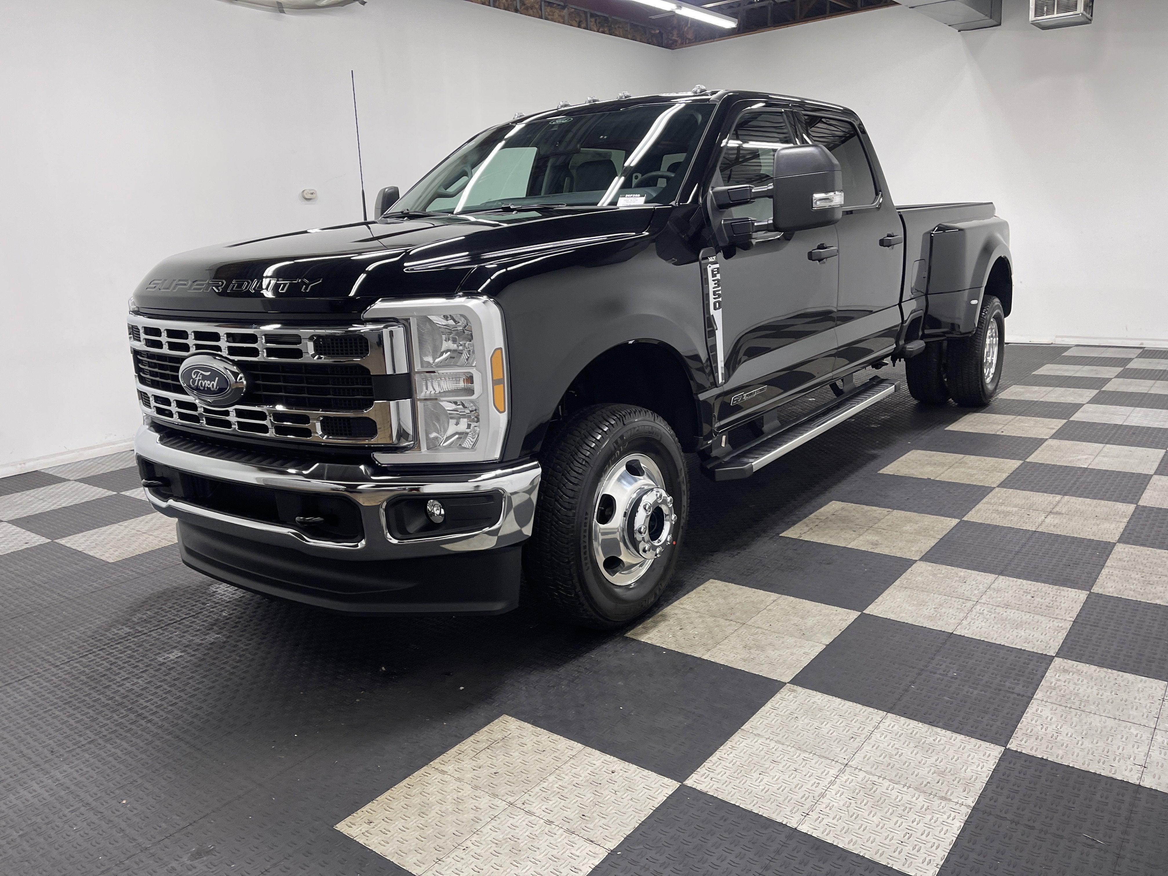 2026 Ford F-350 XLT 4x4 Crew Cab 8' Box DRW's photo