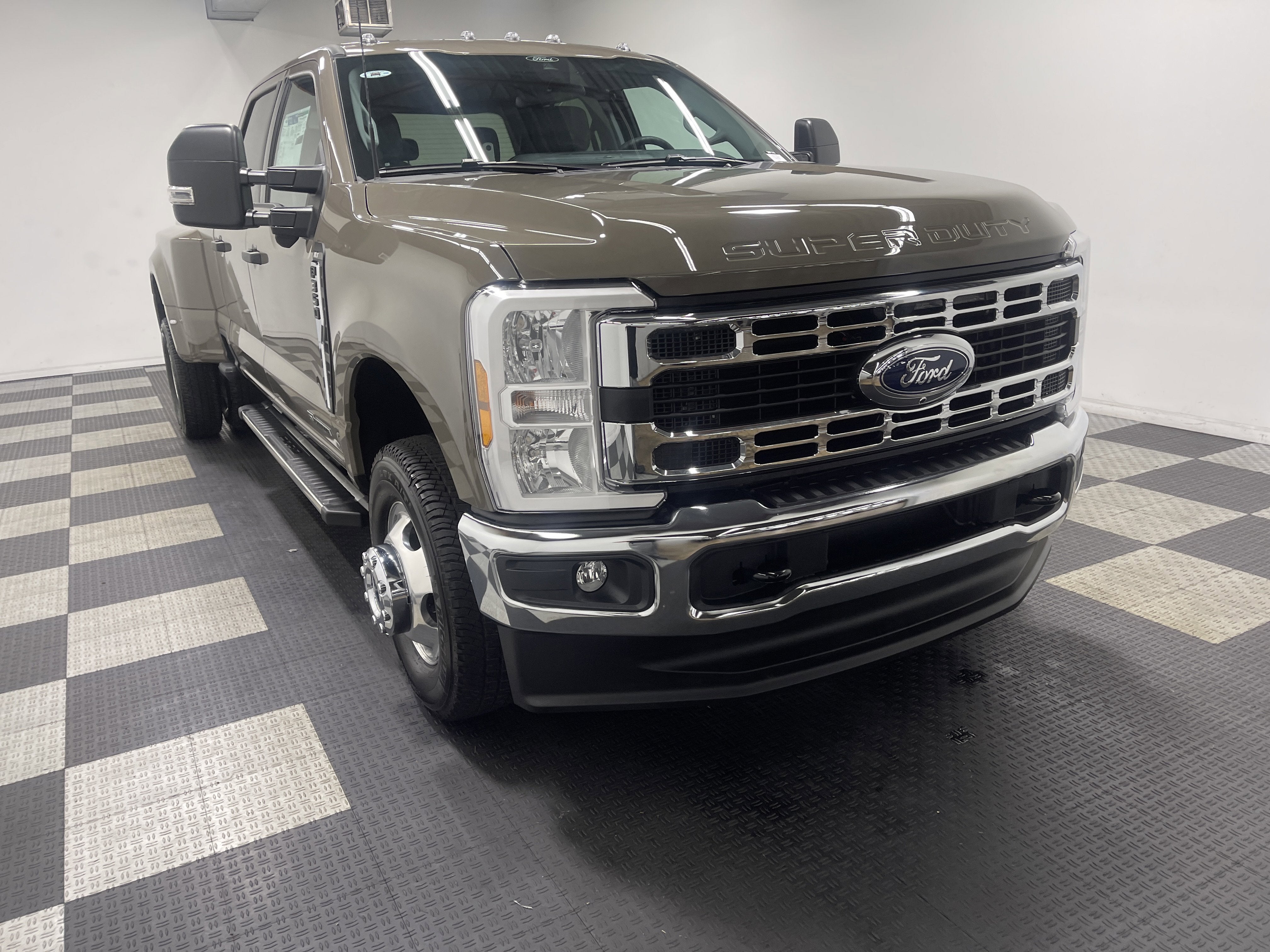 2026 Ford Super Duty F-350 DRW XLT