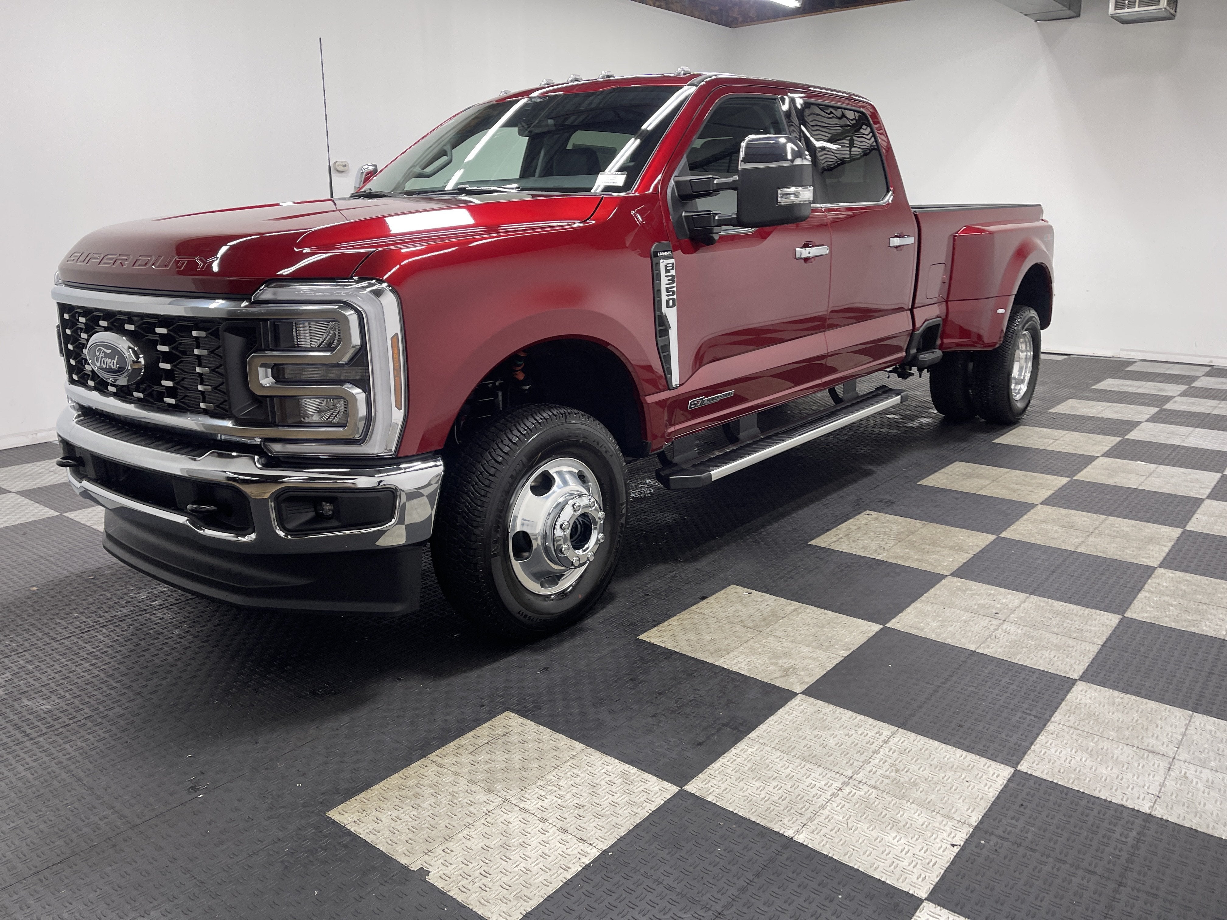 2026 Ford Super Duty F-350 DRW LARIAT