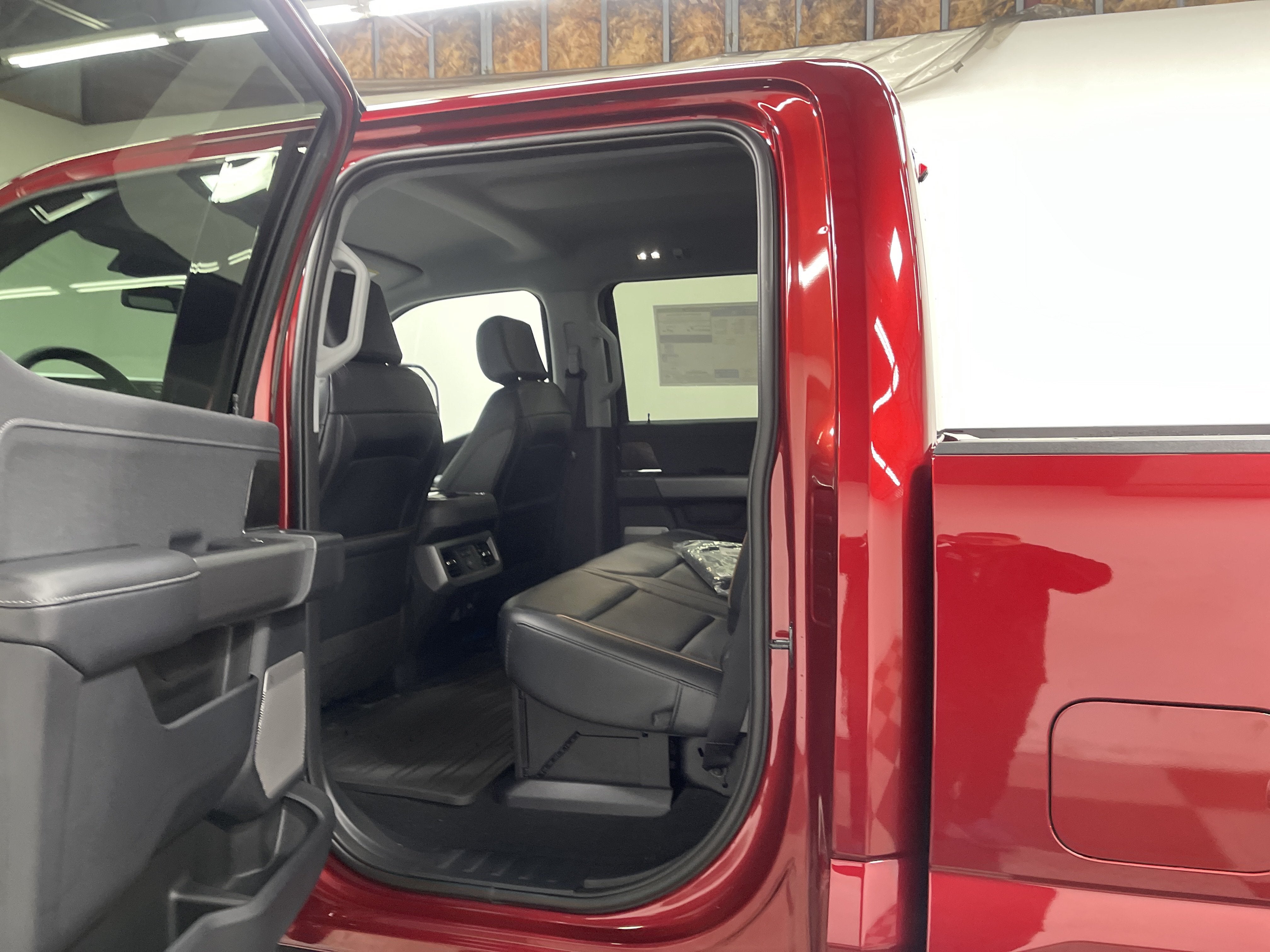 2026 Ford Super Duty F-350 DRW LARIAT