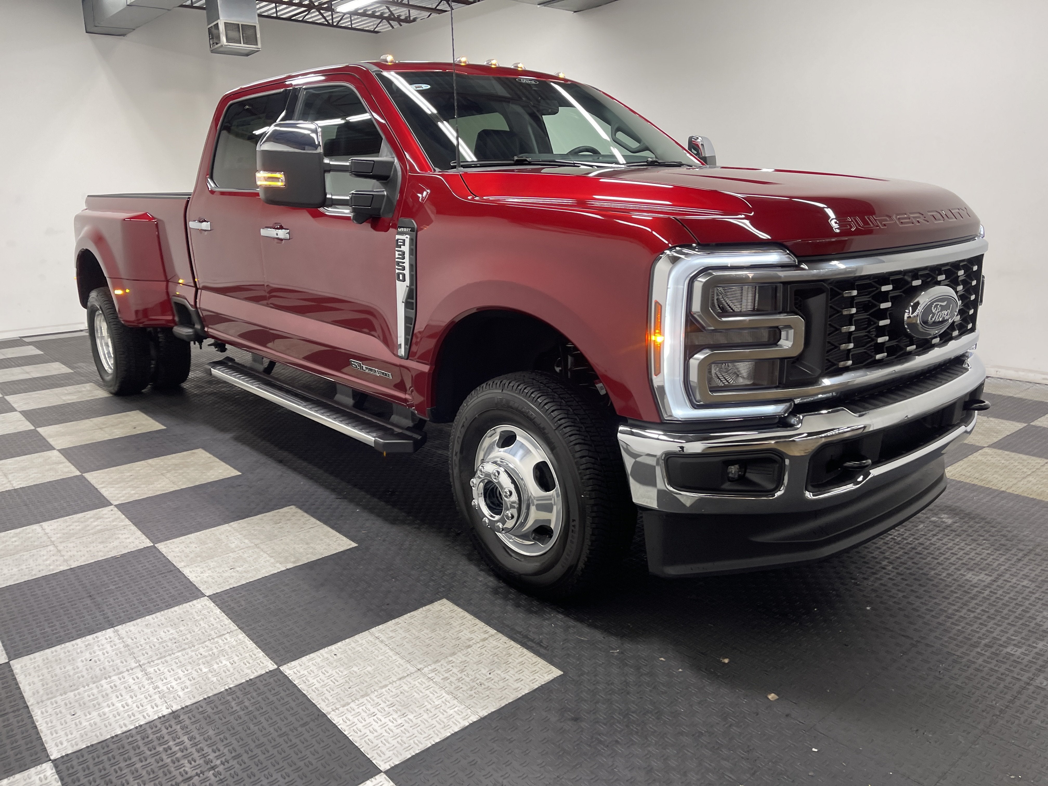 2026 Ford Super Duty F-350 DRW LARIAT