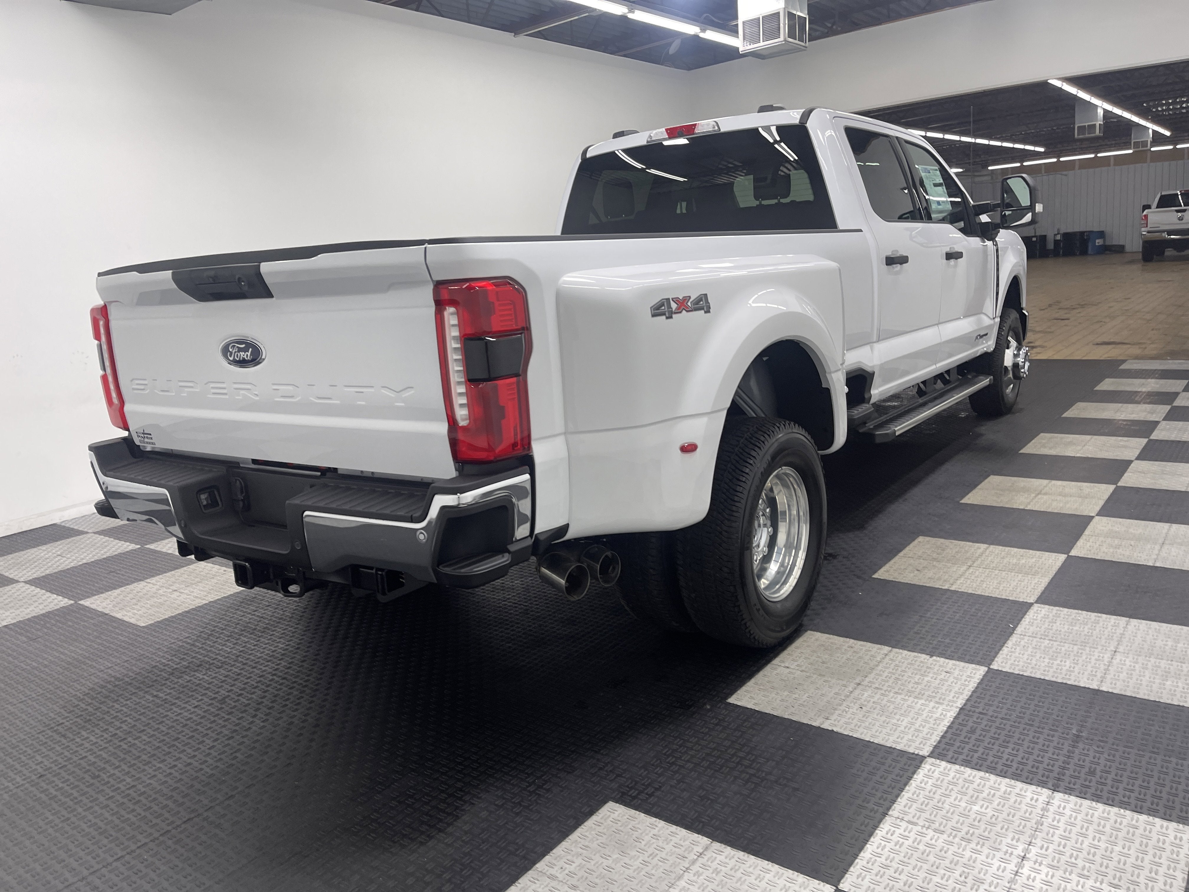 2026 Ford Super Duty F-350 DRW XLT