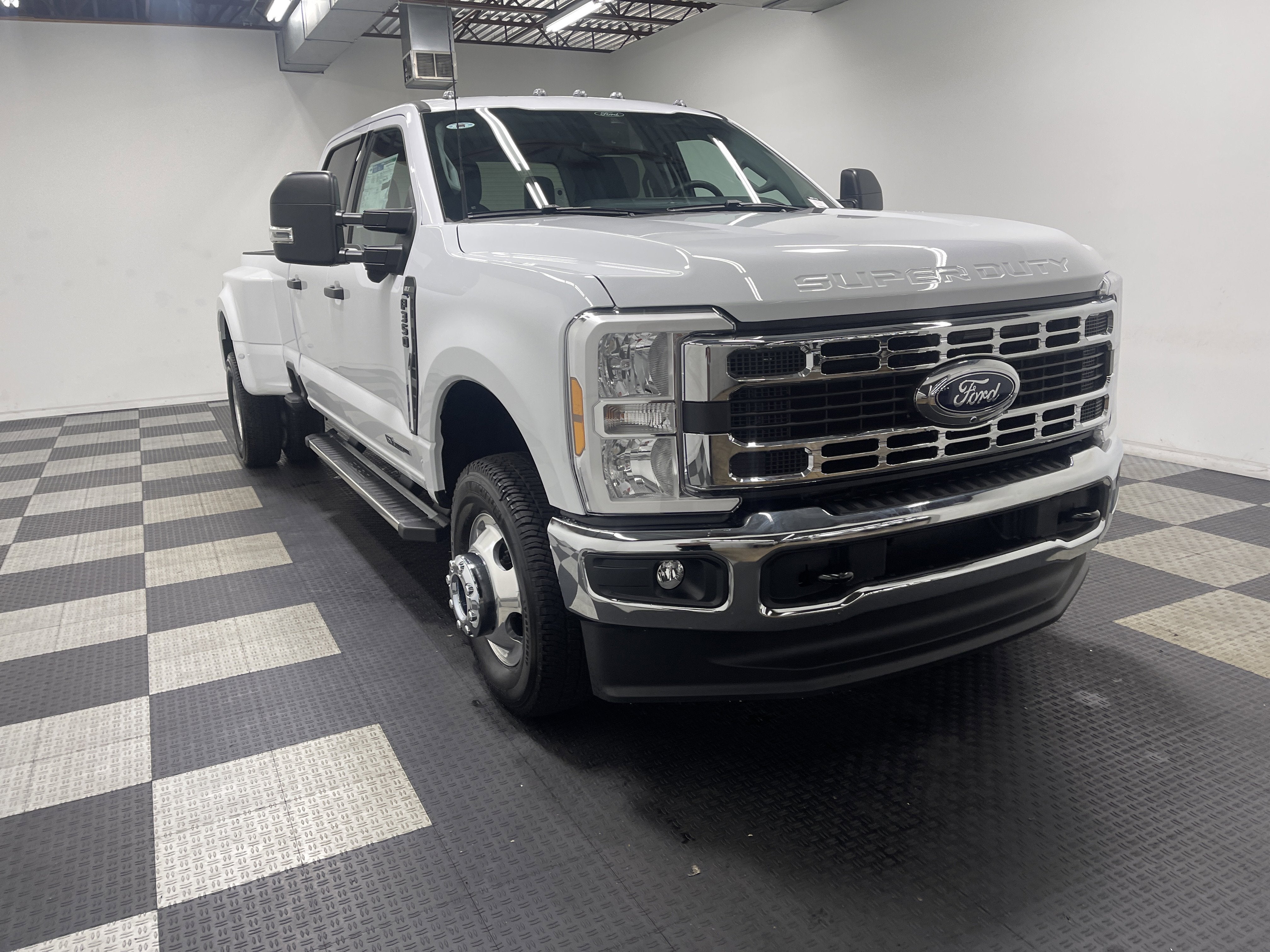 2026 Ford Super Duty F-350 DRW XLT