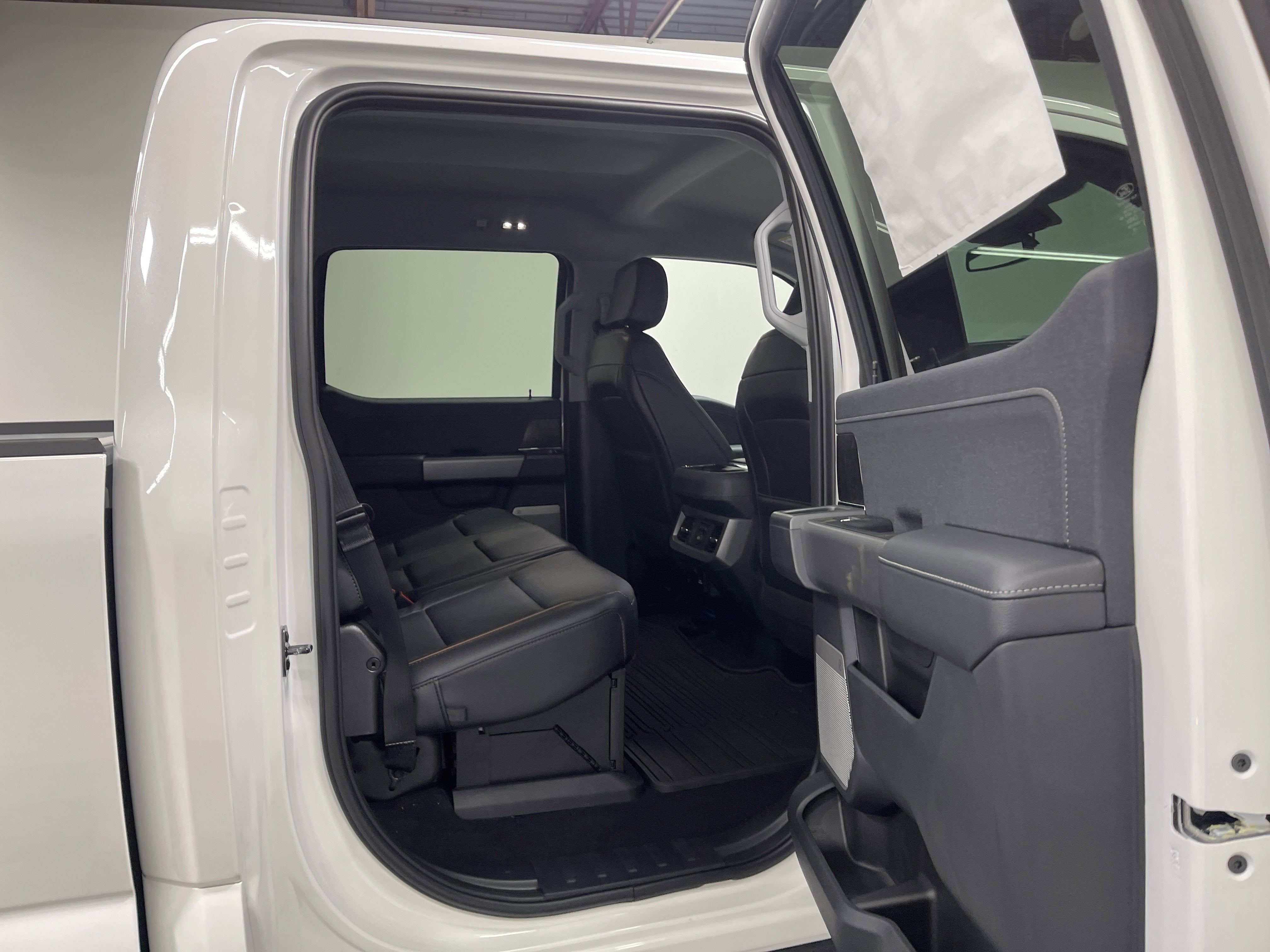 2026 Ford Super Duty F-350 DRW LARIAT