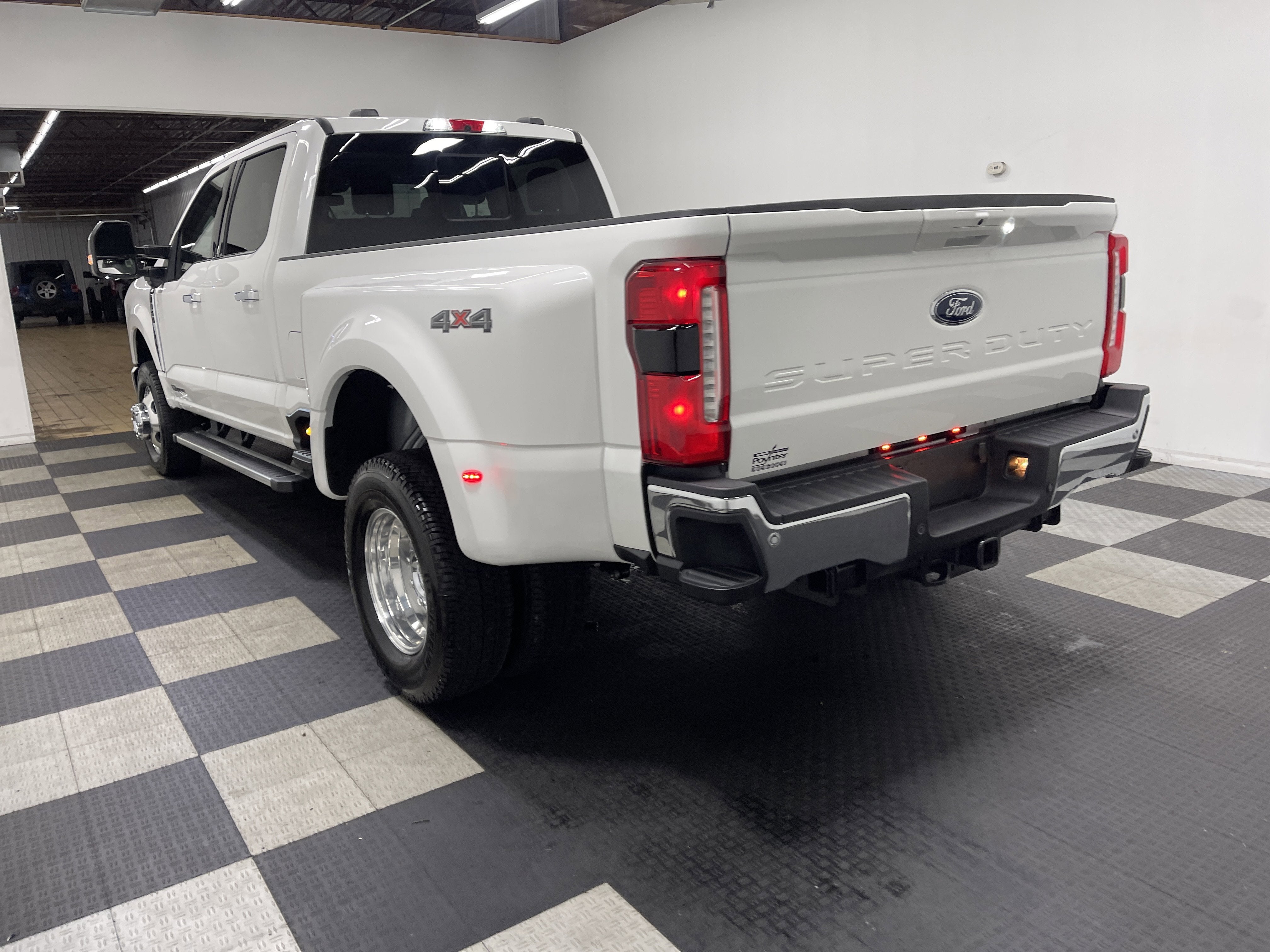 2026 Ford Super Duty F-350 DRW LARIAT