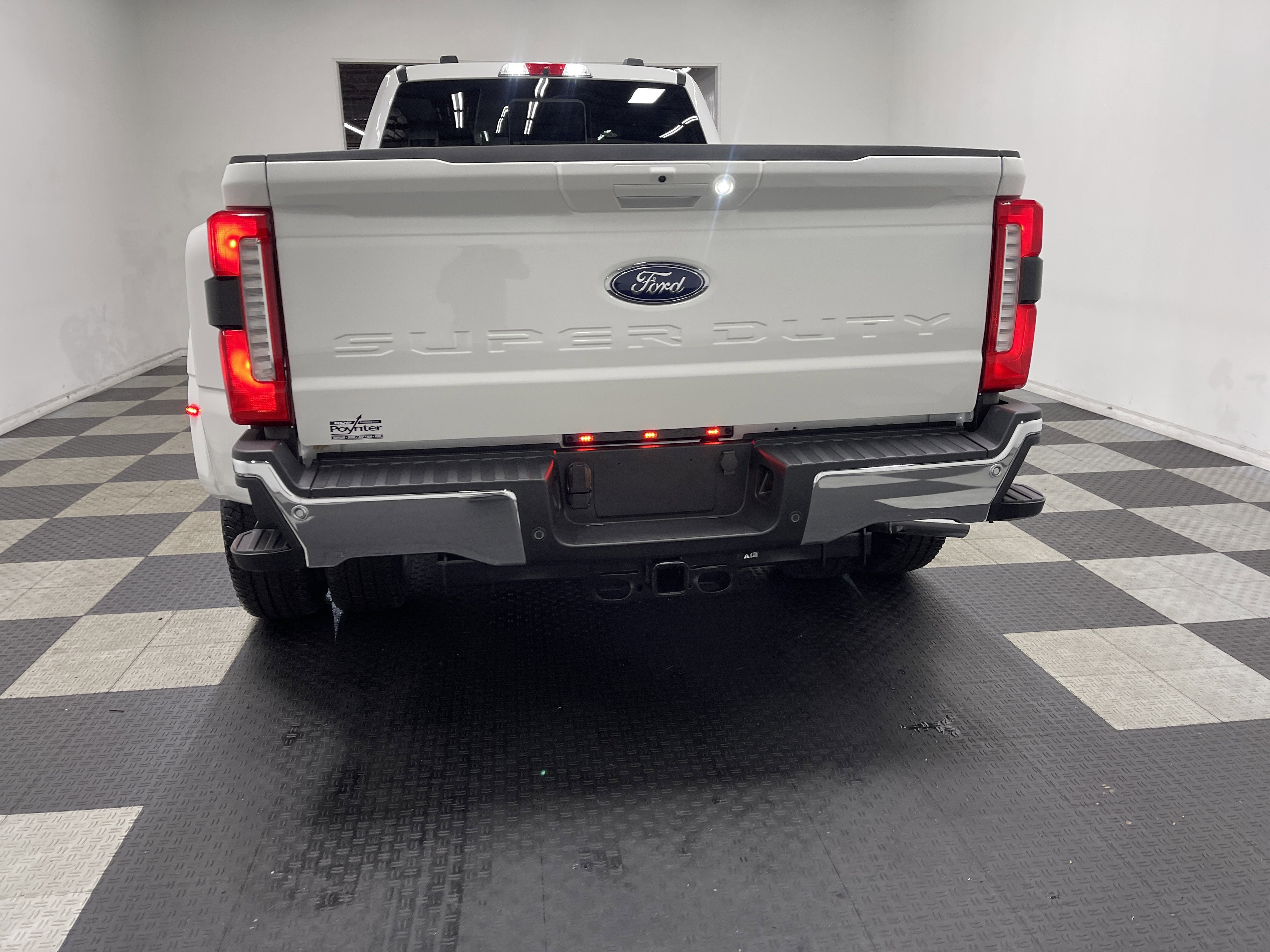 2026 Ford Super Duty F-350 DRW LARIAT