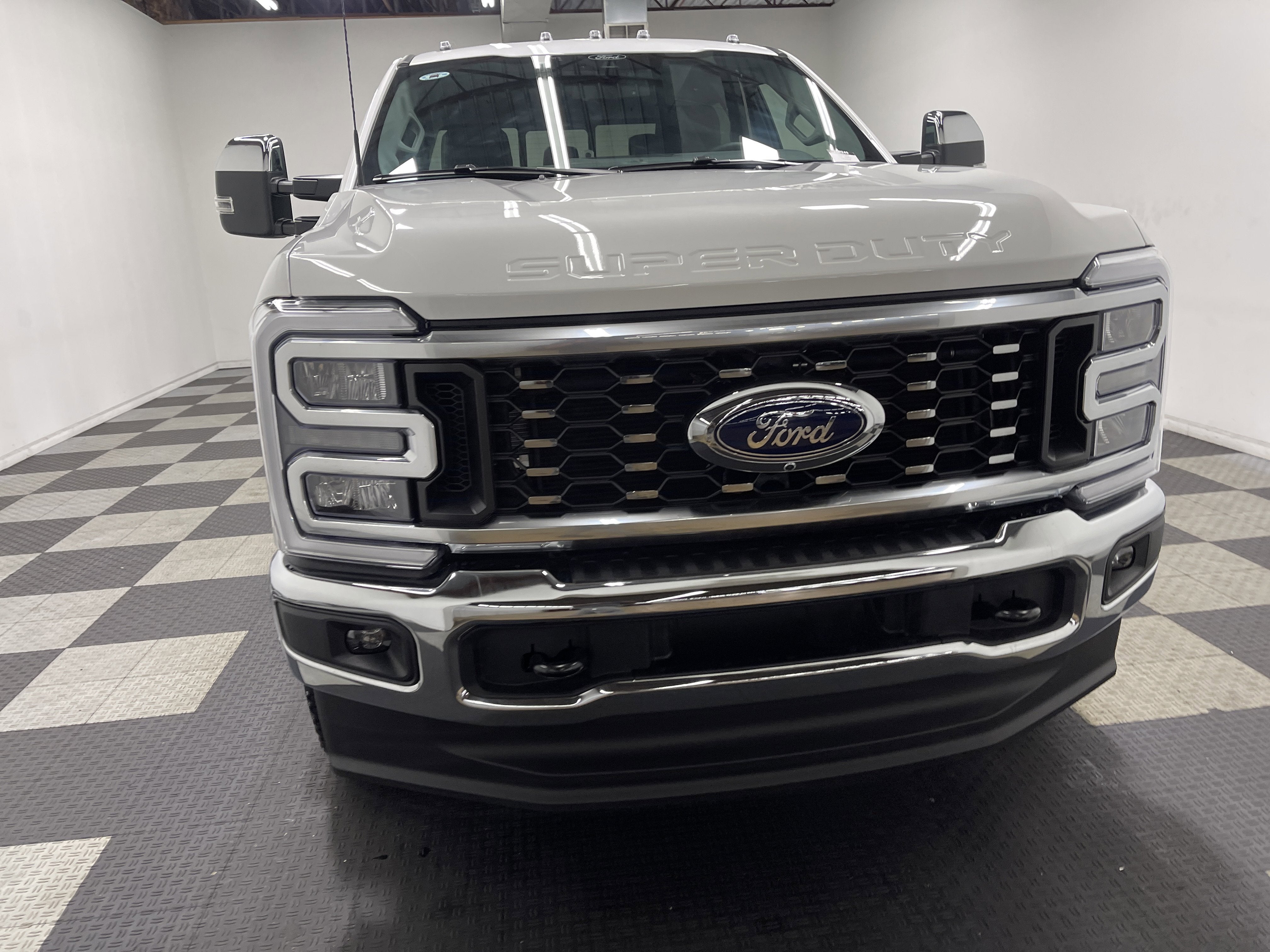 2026 Ford Super Duty F-350 DRW LARIAT