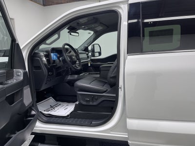 2026 Ford Super Duty F-350 DRW LARIAT