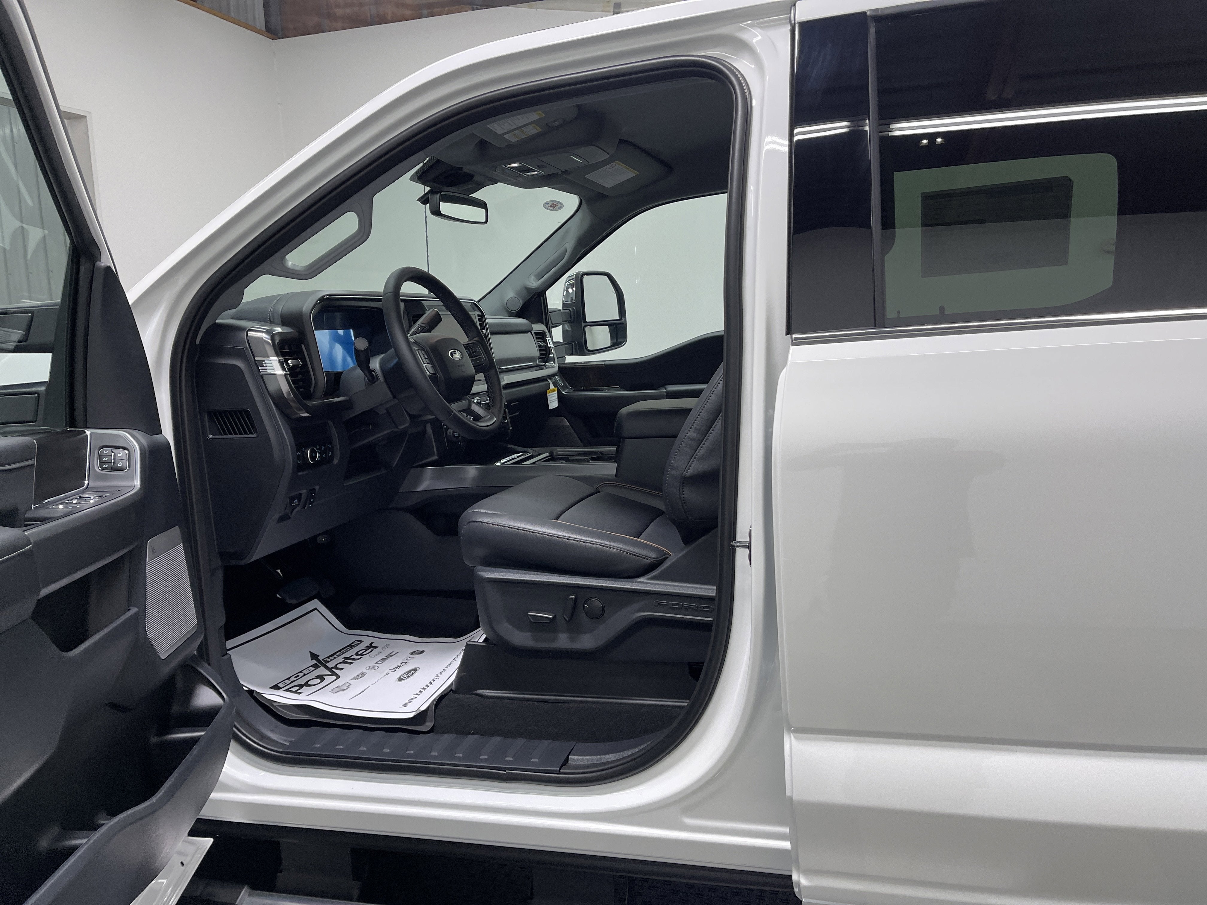 2026 Ford Super Duty F-350 DRW LARIAT