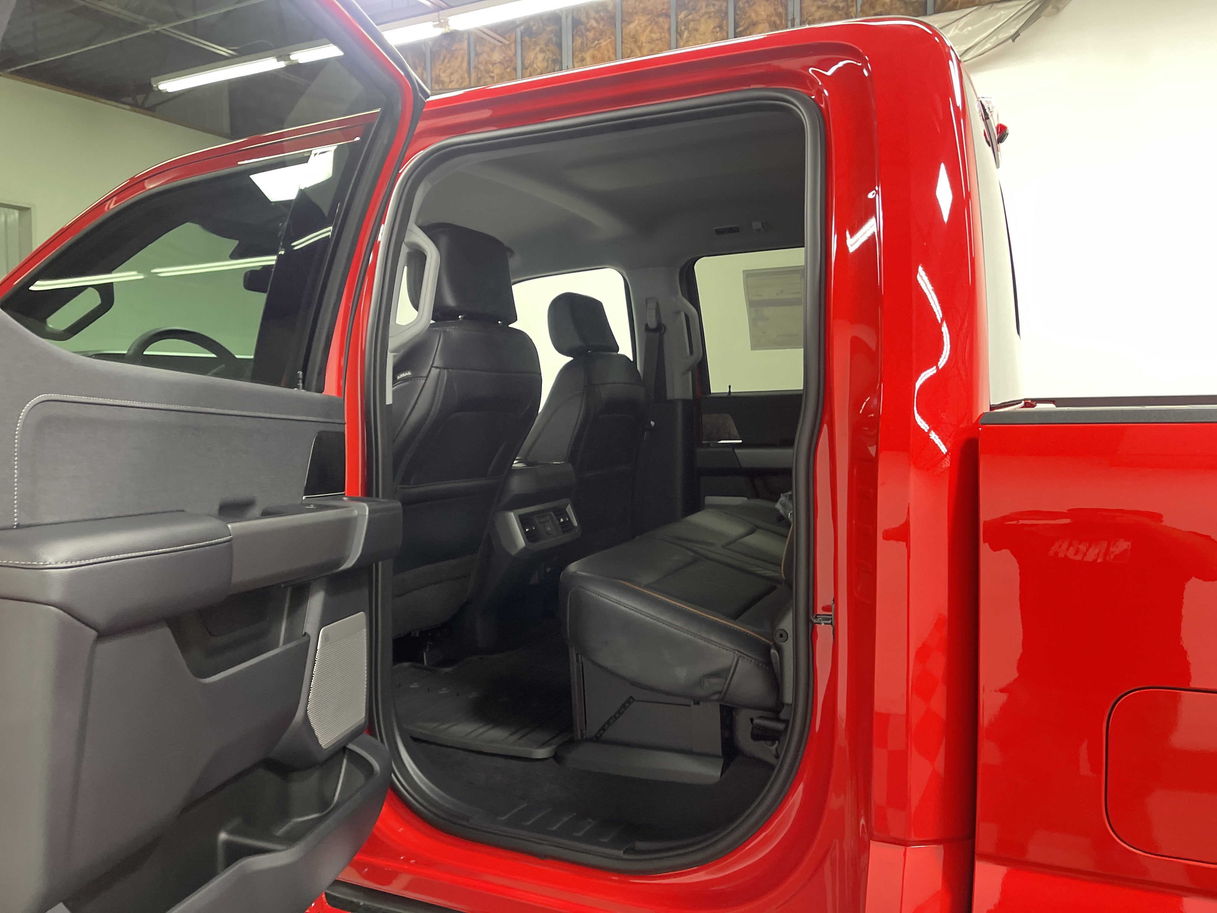 2026 Ford Super Duty F-350 DRW LARIAT