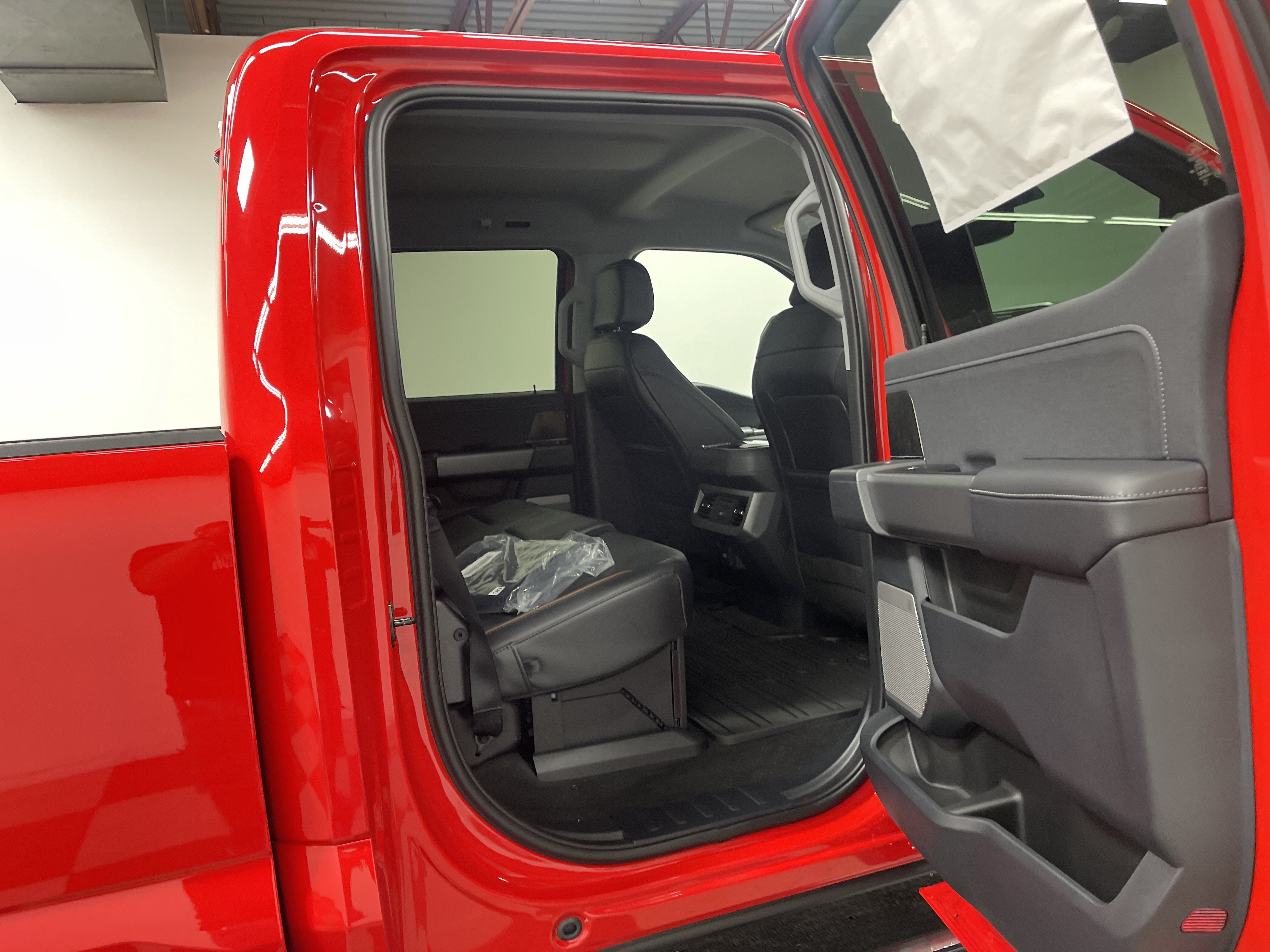 2026 Ford Super Duty F-350 DRW LARIAT
