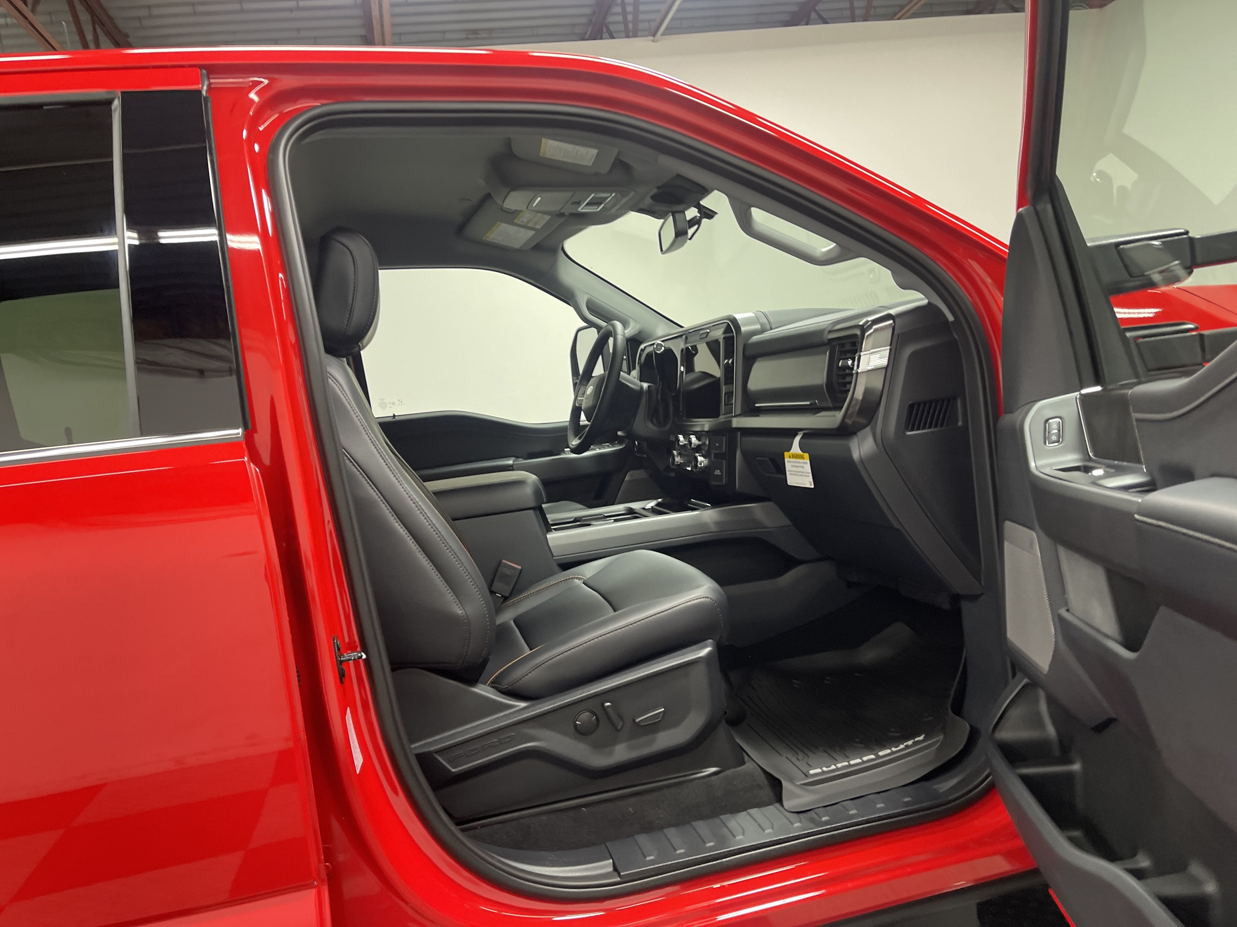 2026 Ford Super Duty F-350 DRW LARIAT