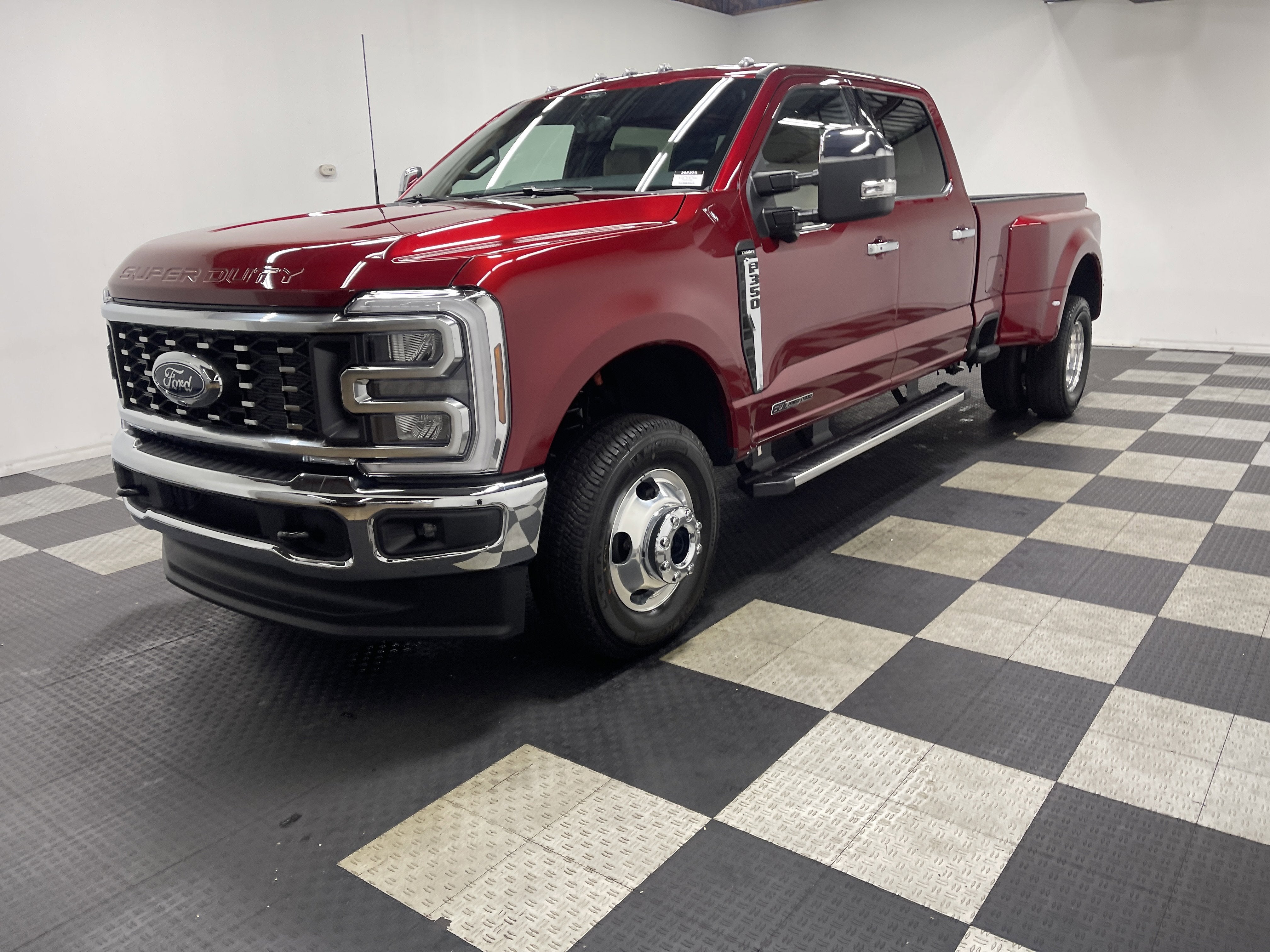 2026 Ford Super Duty F-350 DRW LARIAT