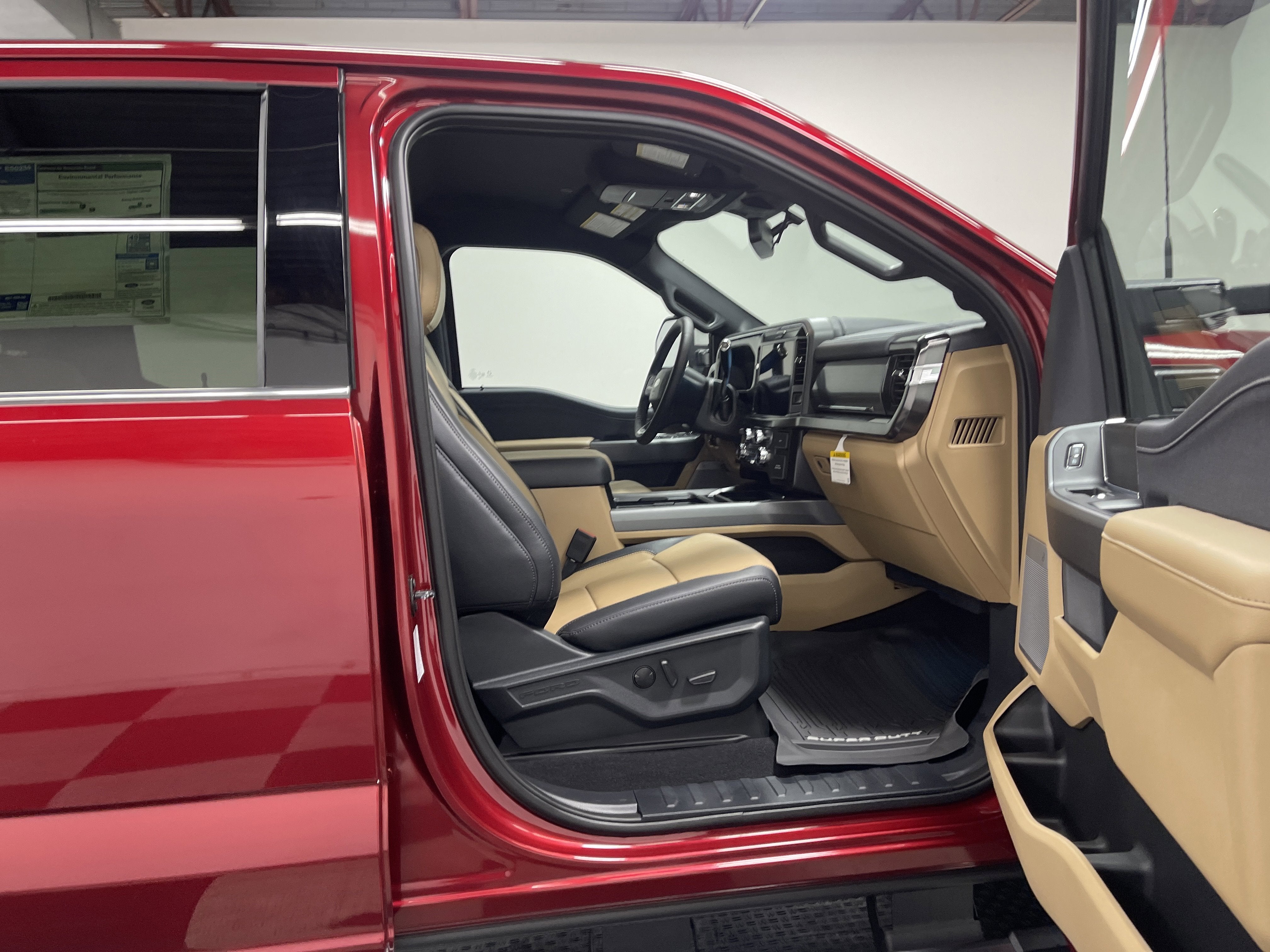 2026 Ford Super Duty F-350 DRW LARIAT