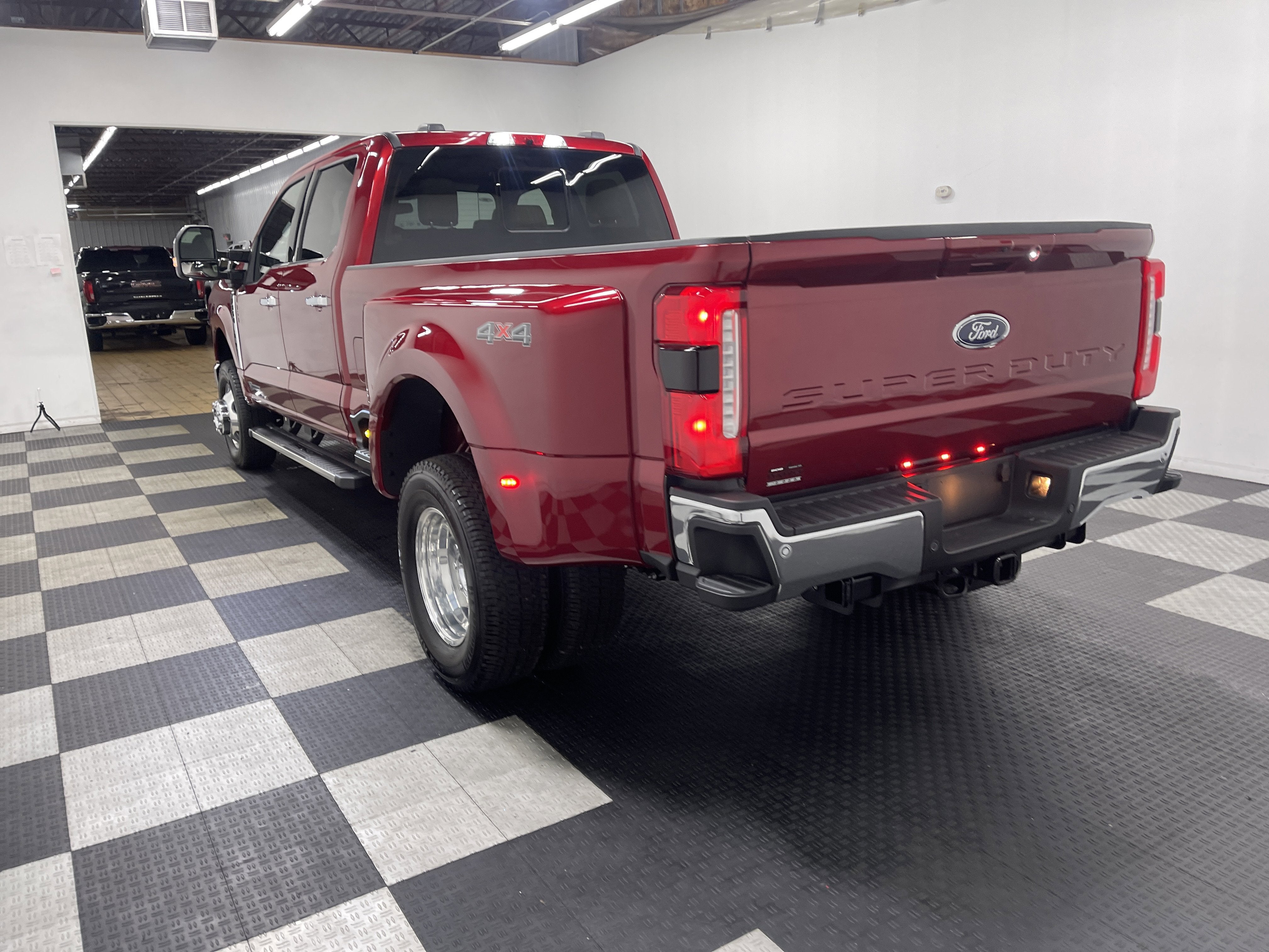 2026 Ford Super Duty F-350 DRW LARIAT