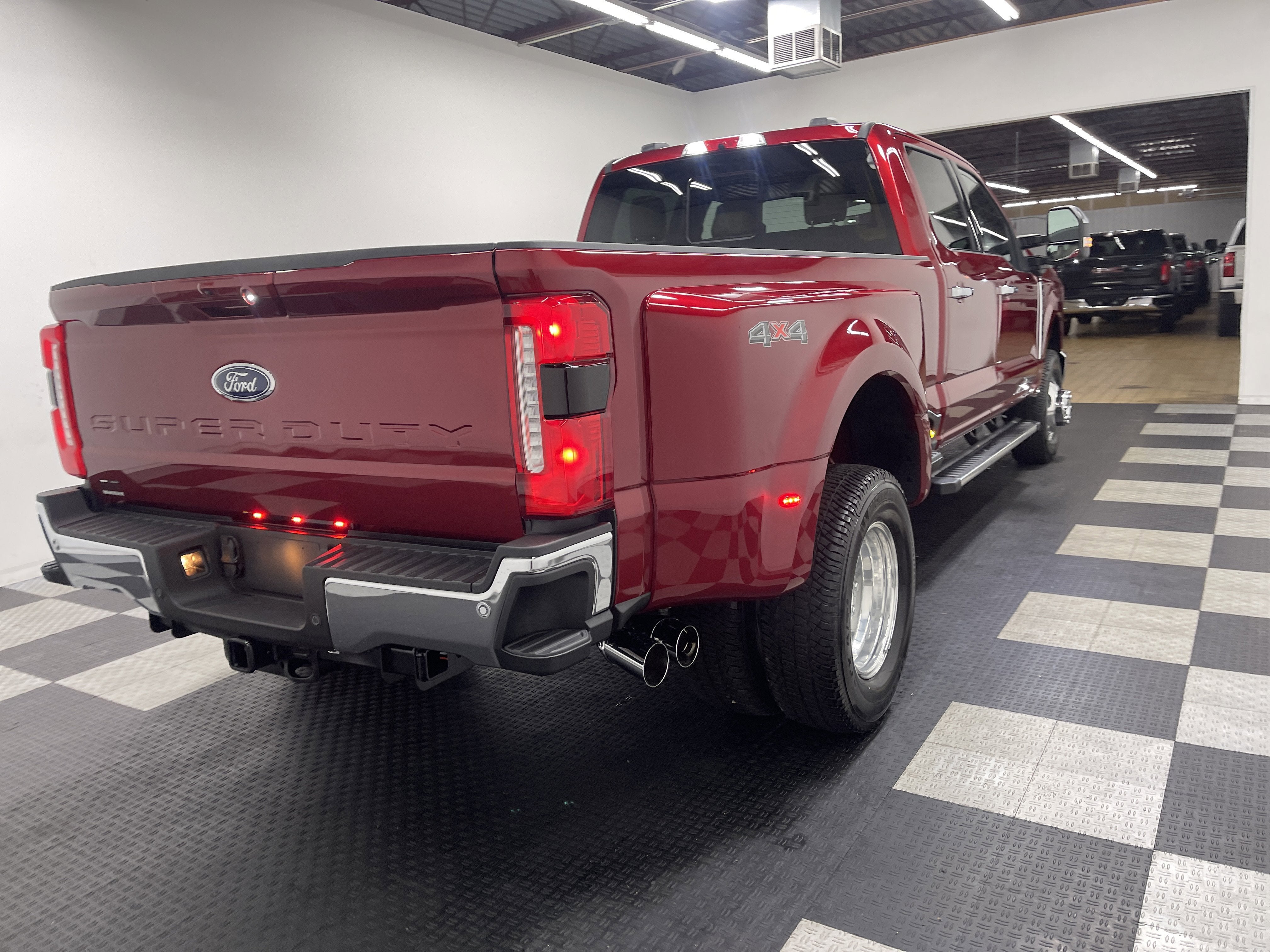 2026 Ford Super Duty F-350 DRW LARIAT