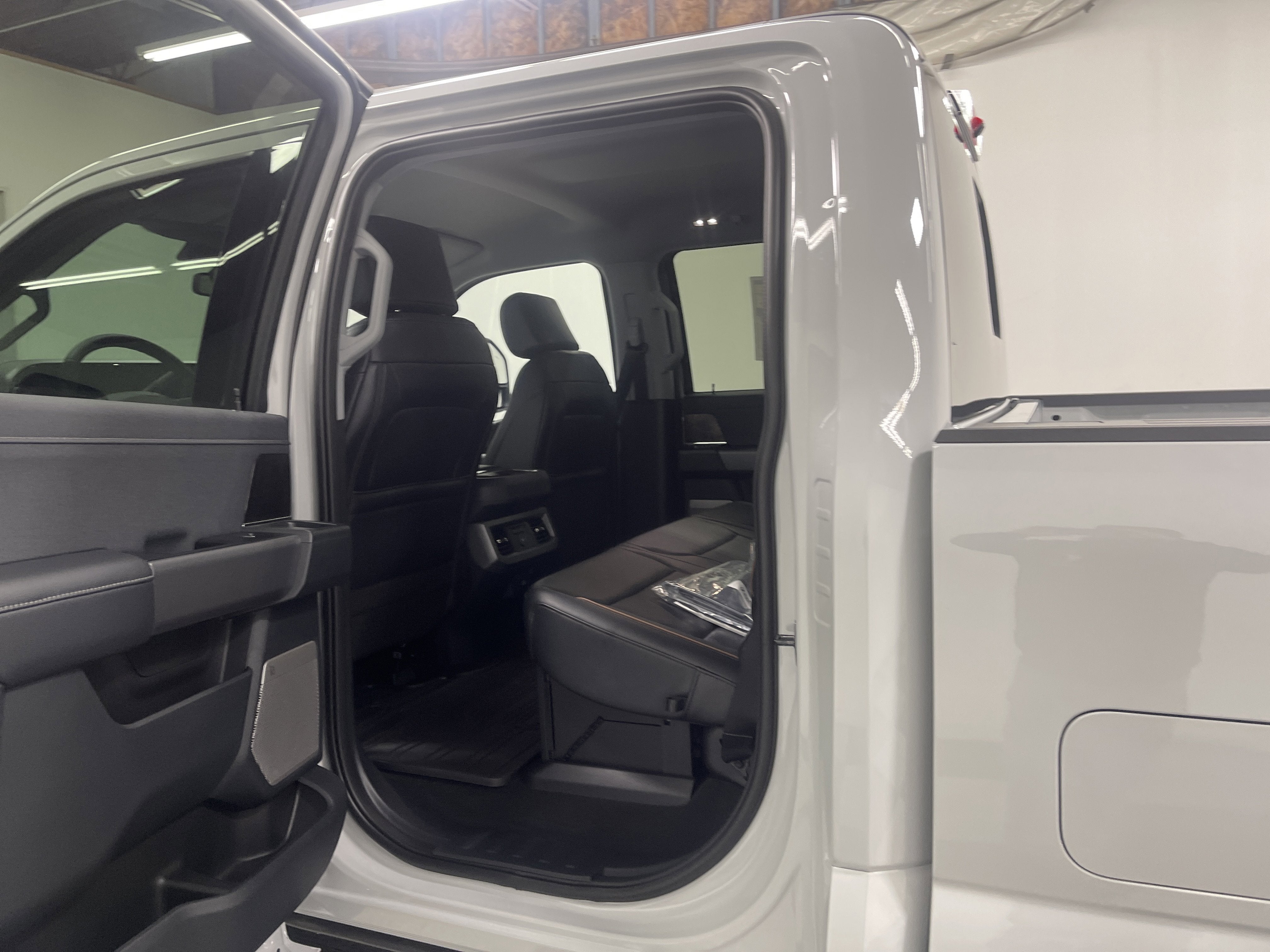 2026 Ford Super Duty F-350 DRW LARIAT