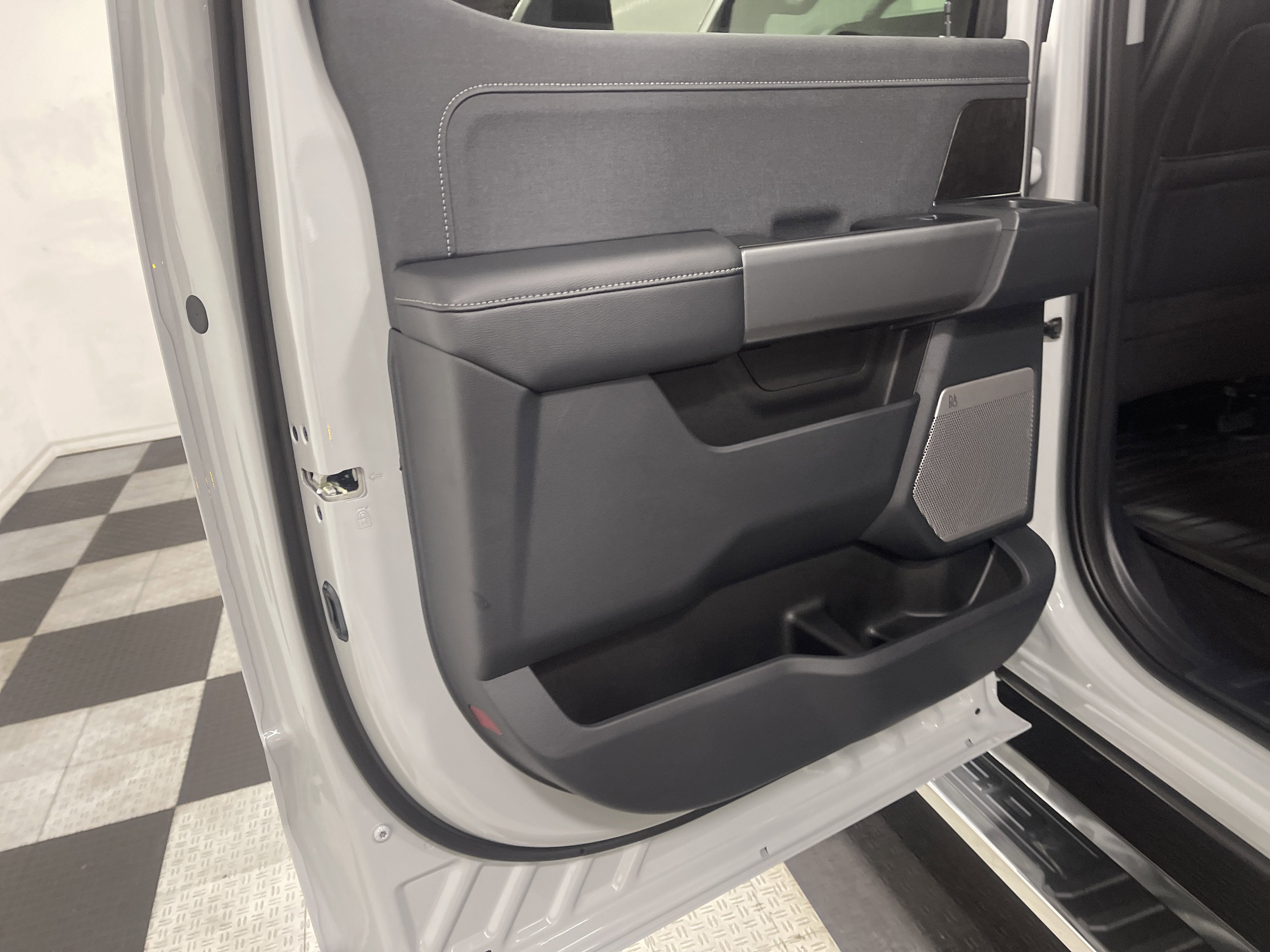 2026 Ford Super Duty F-350 DRW LARIAT