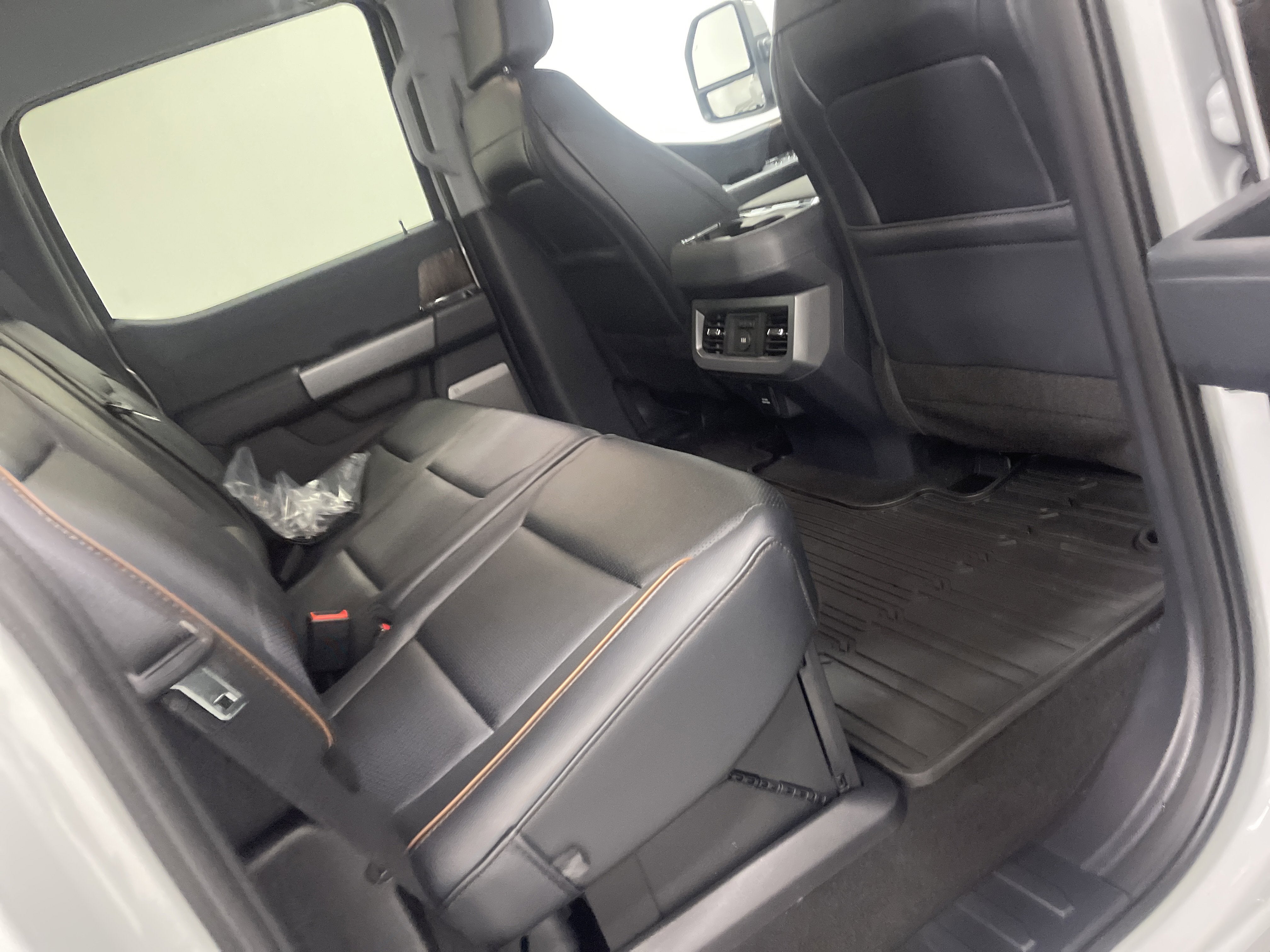 2026 Ford Super Duty F-350 DRW LARIAT