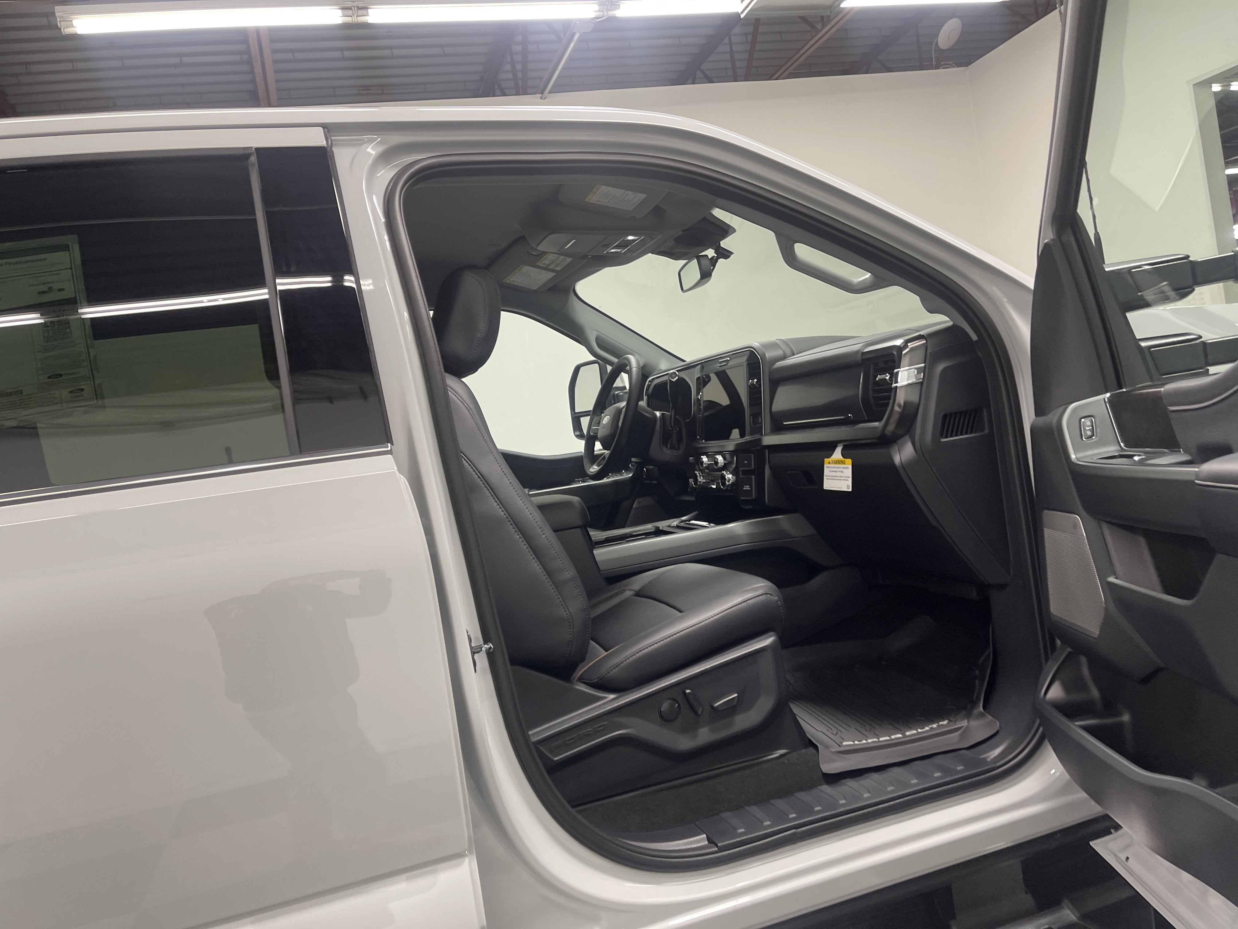 2026 Ford Super Duty F-350 DRW LARIAT