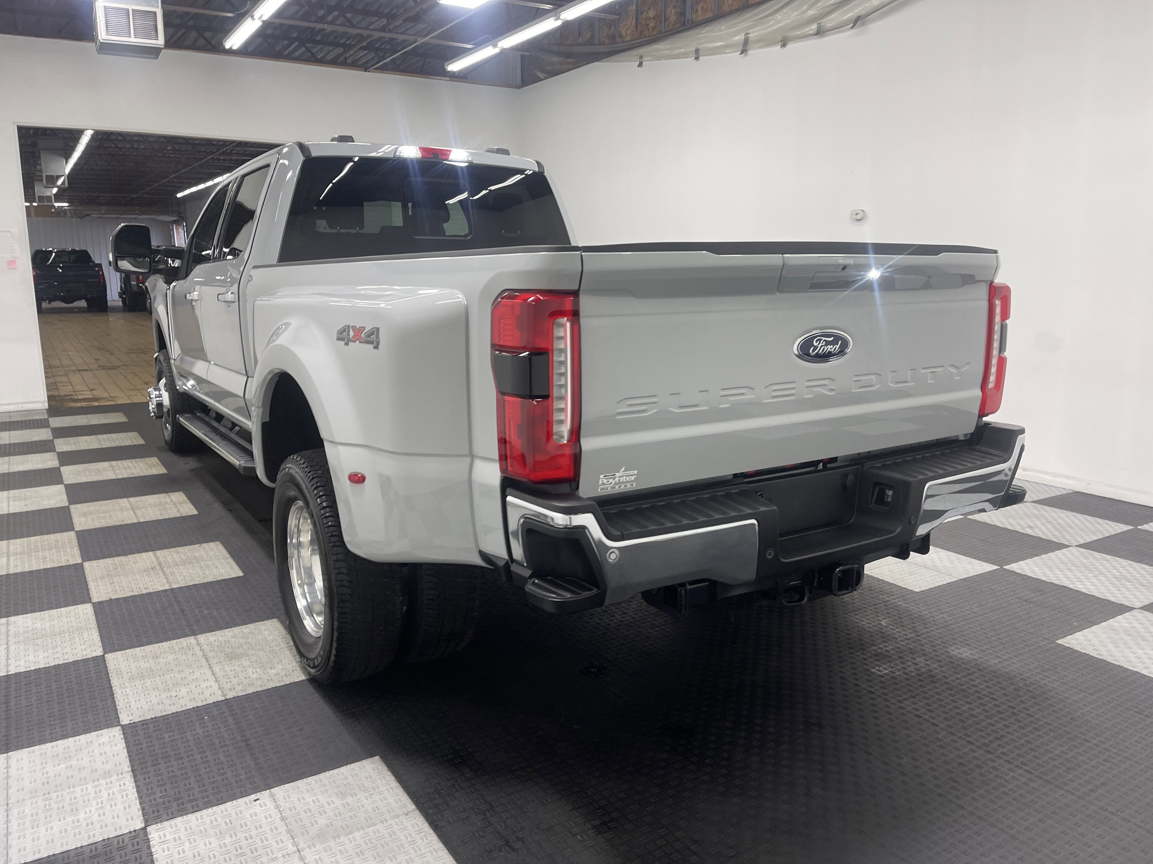 2026 Ford Super Duty F-350 DRW LARIAT
