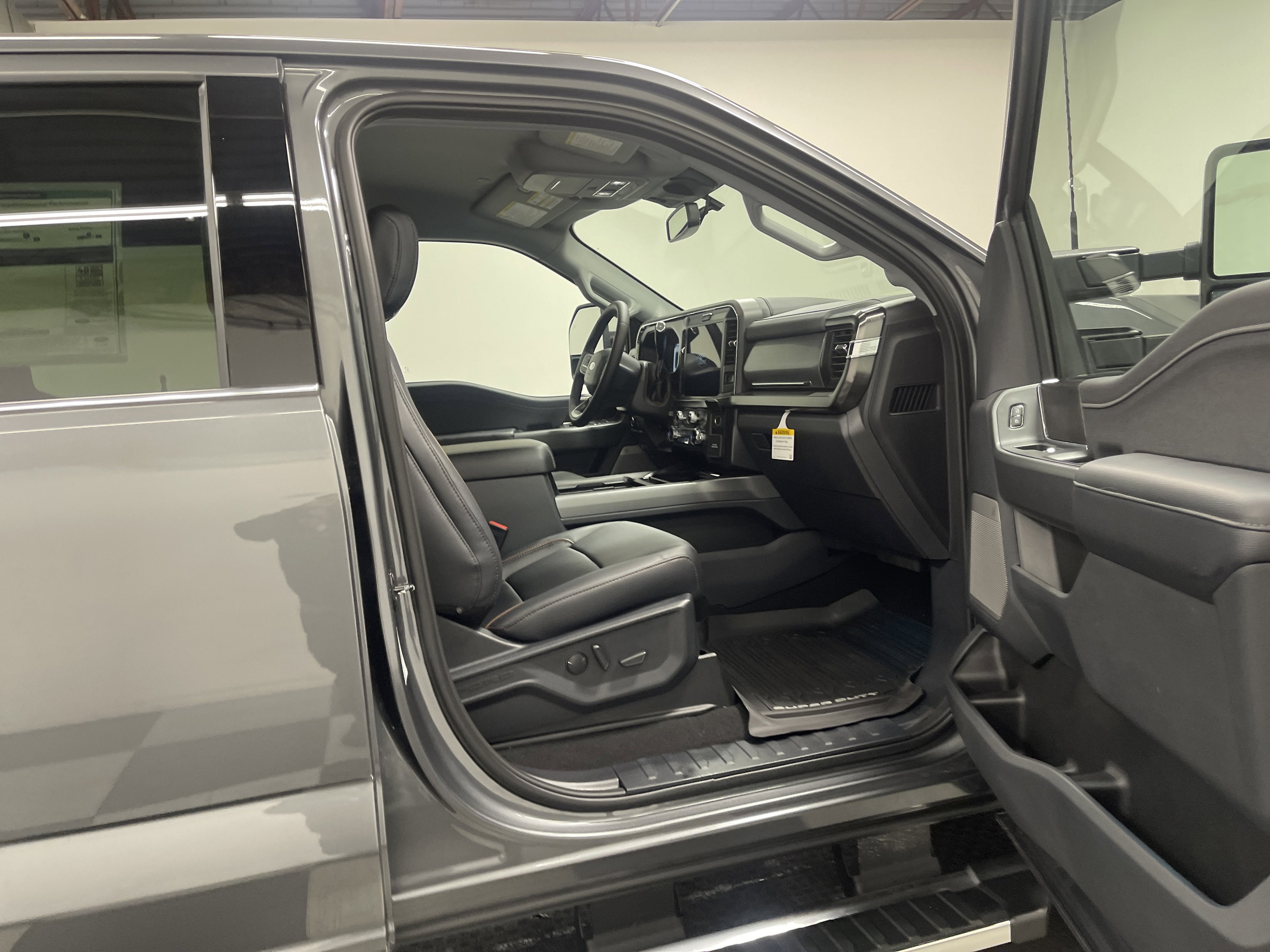 2026 Ford Super Duty F-350 DRW LARIAT