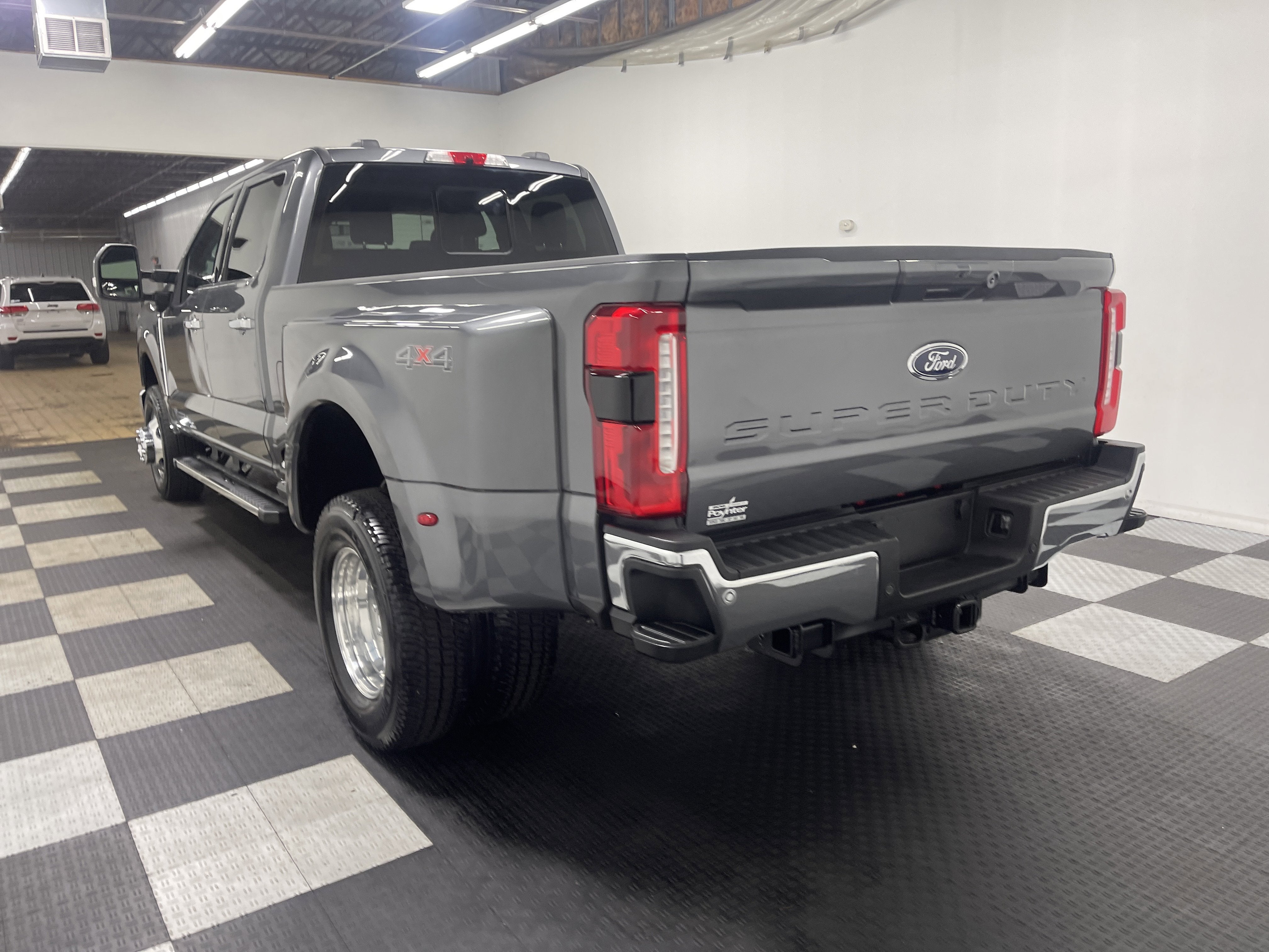 2026 Ford Super Duty F-350 DRW LARIAT