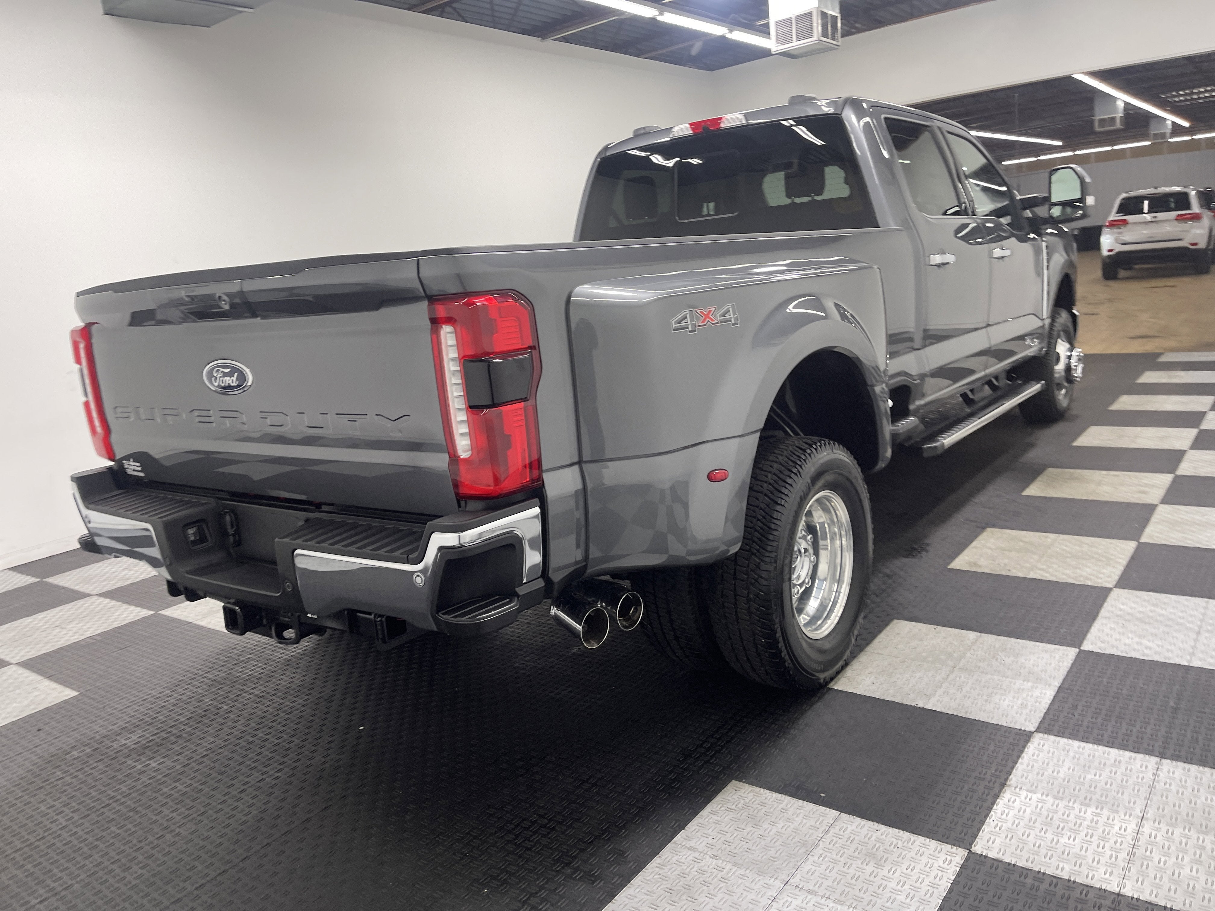 2026 Ford Super Duty F-350 DRW LARIAT