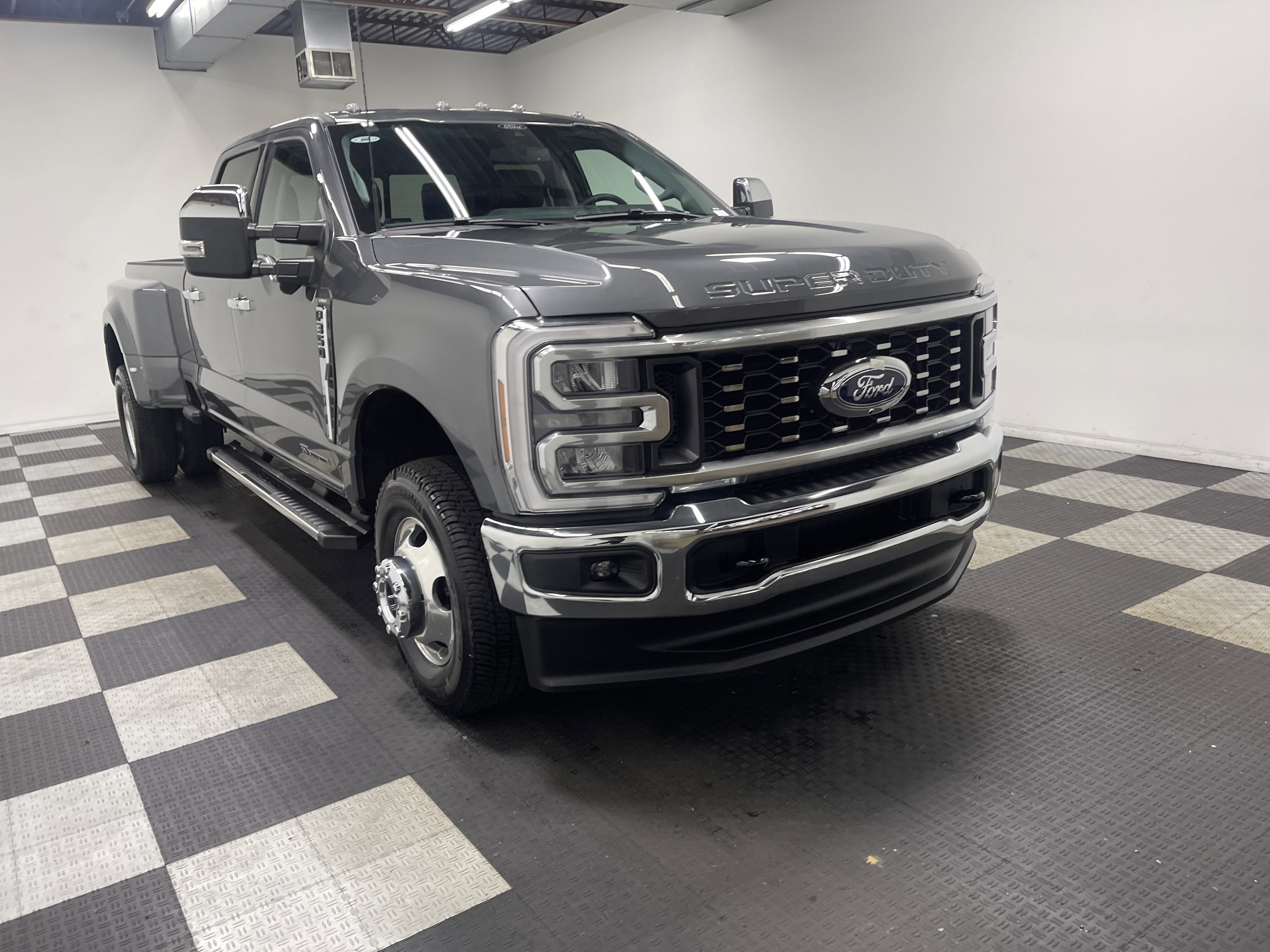 2026 Ford Super Duty F-350 DRW LARIAT