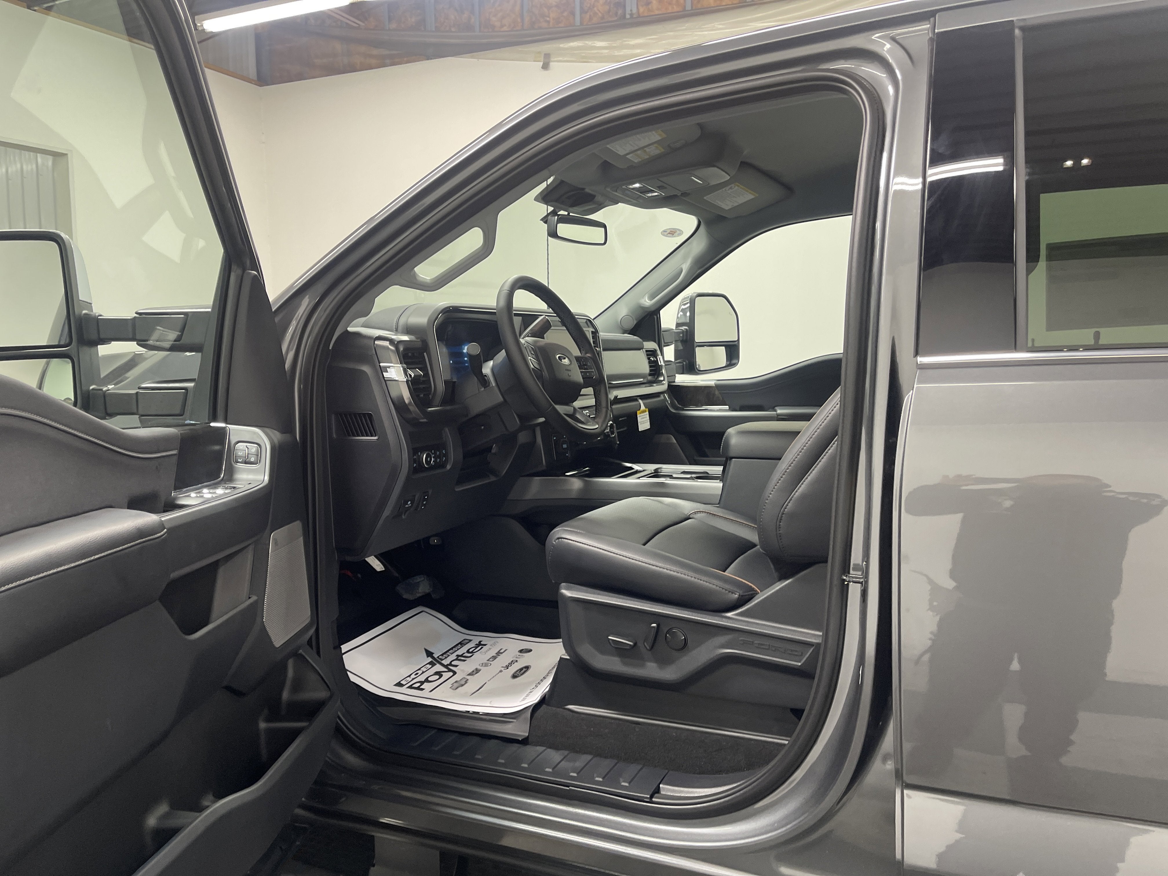 2026 Ford Super Duty F-350 DRW LARIAT