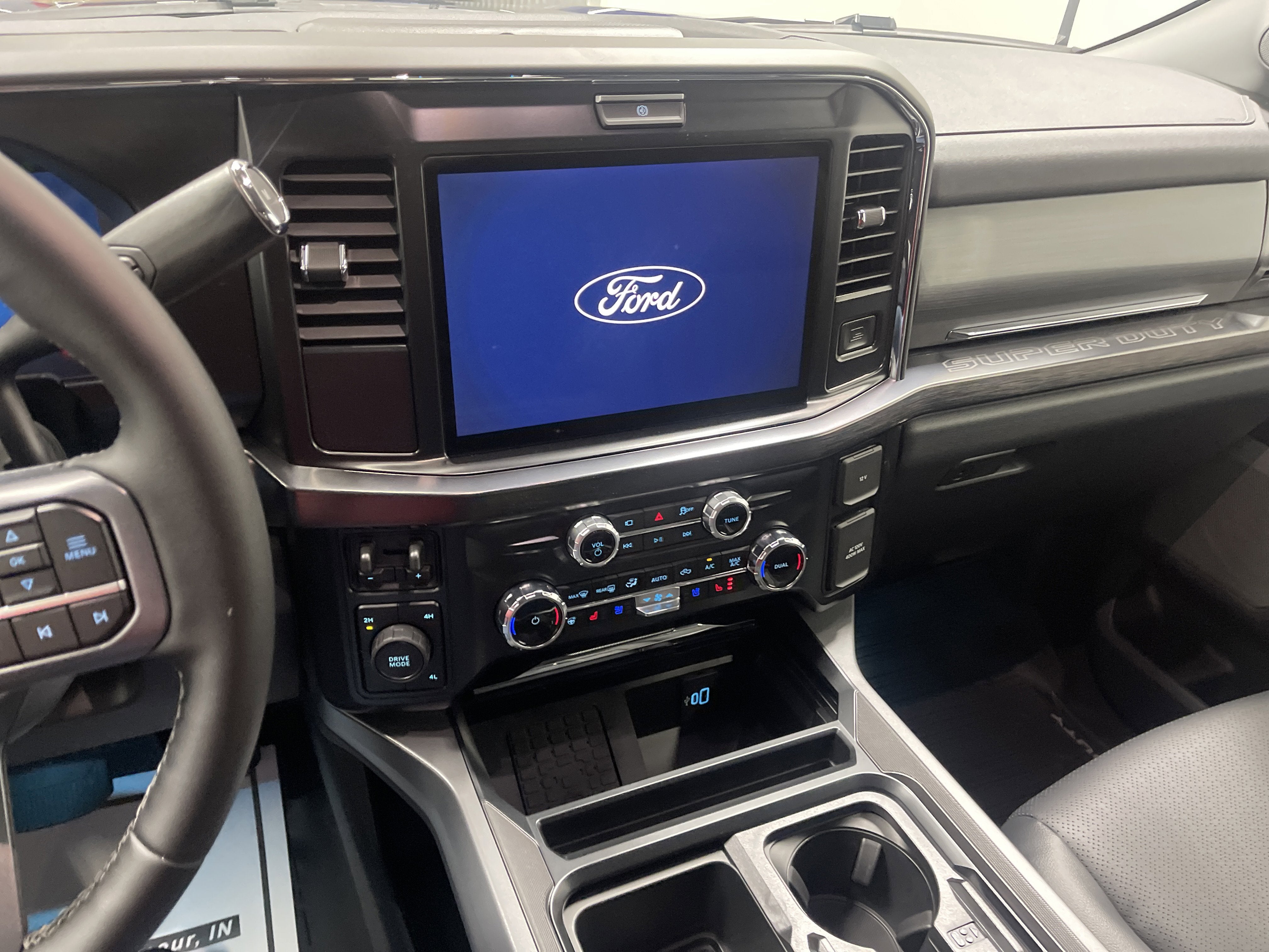 2026 Ford Super Duty F-350 DRW LARIAT