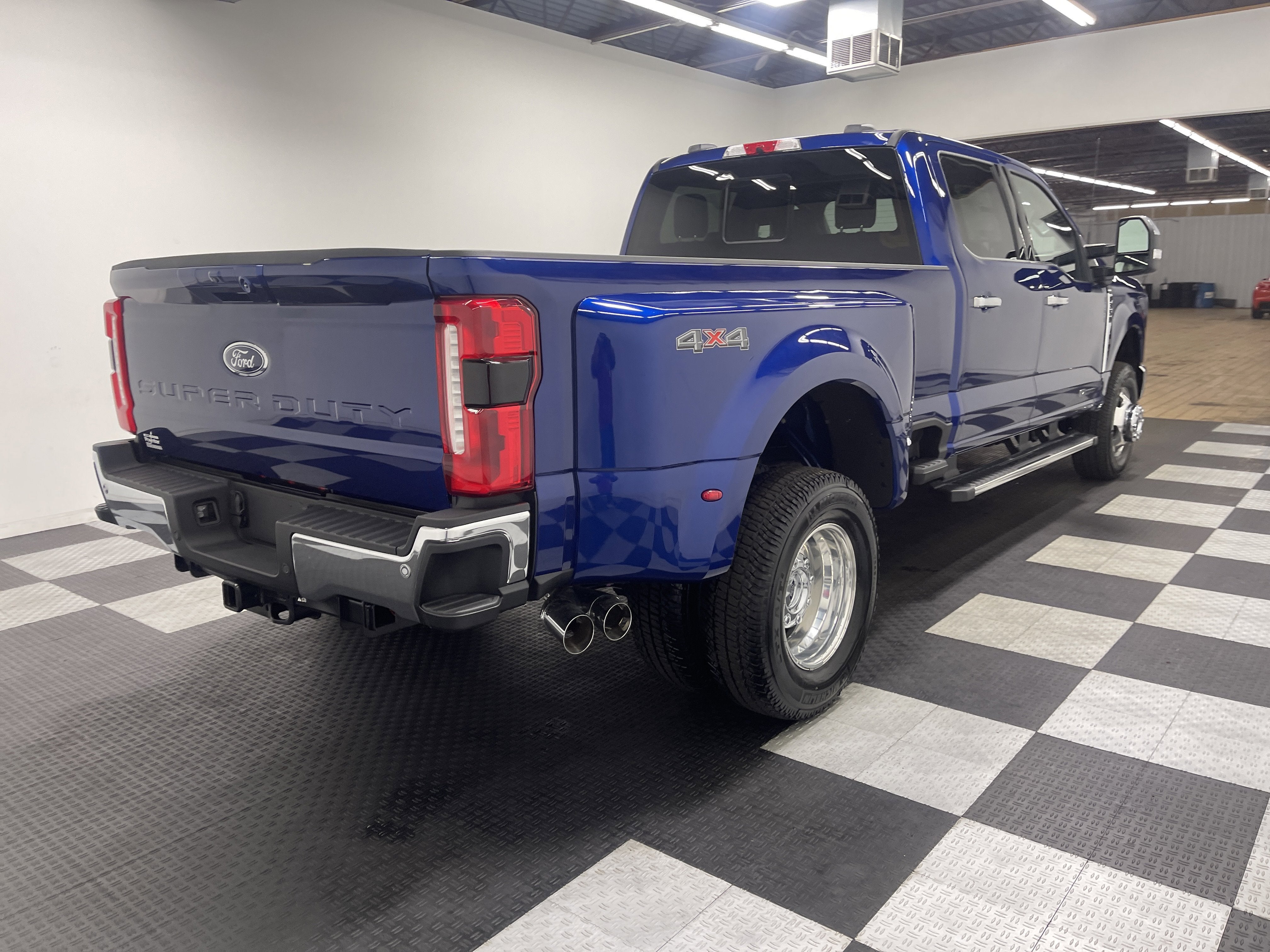 2026 Ford Super Duty F-350 DRW LARIAT
