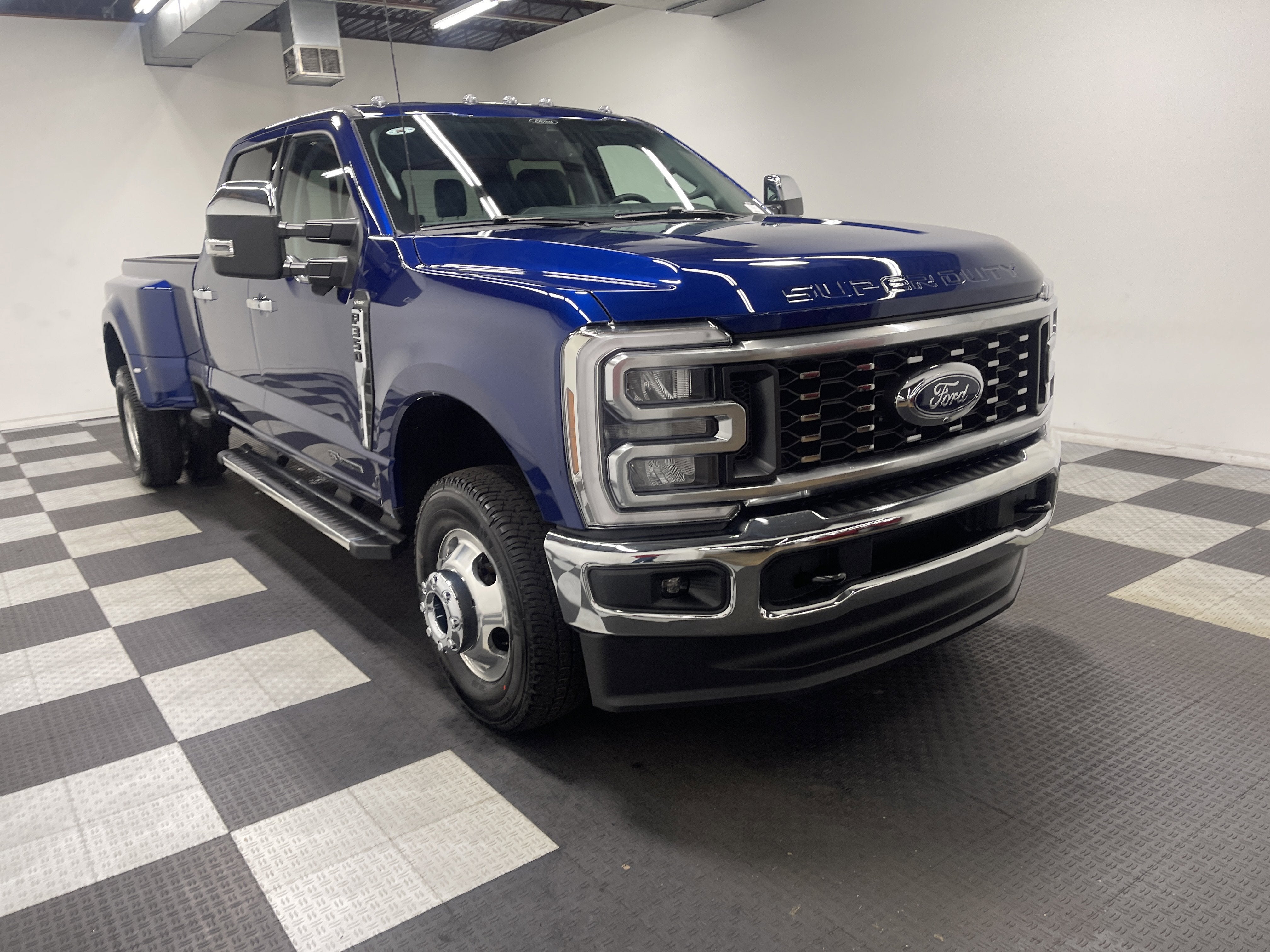 2026 Ford Super Duty F-350 DRW LARIAT