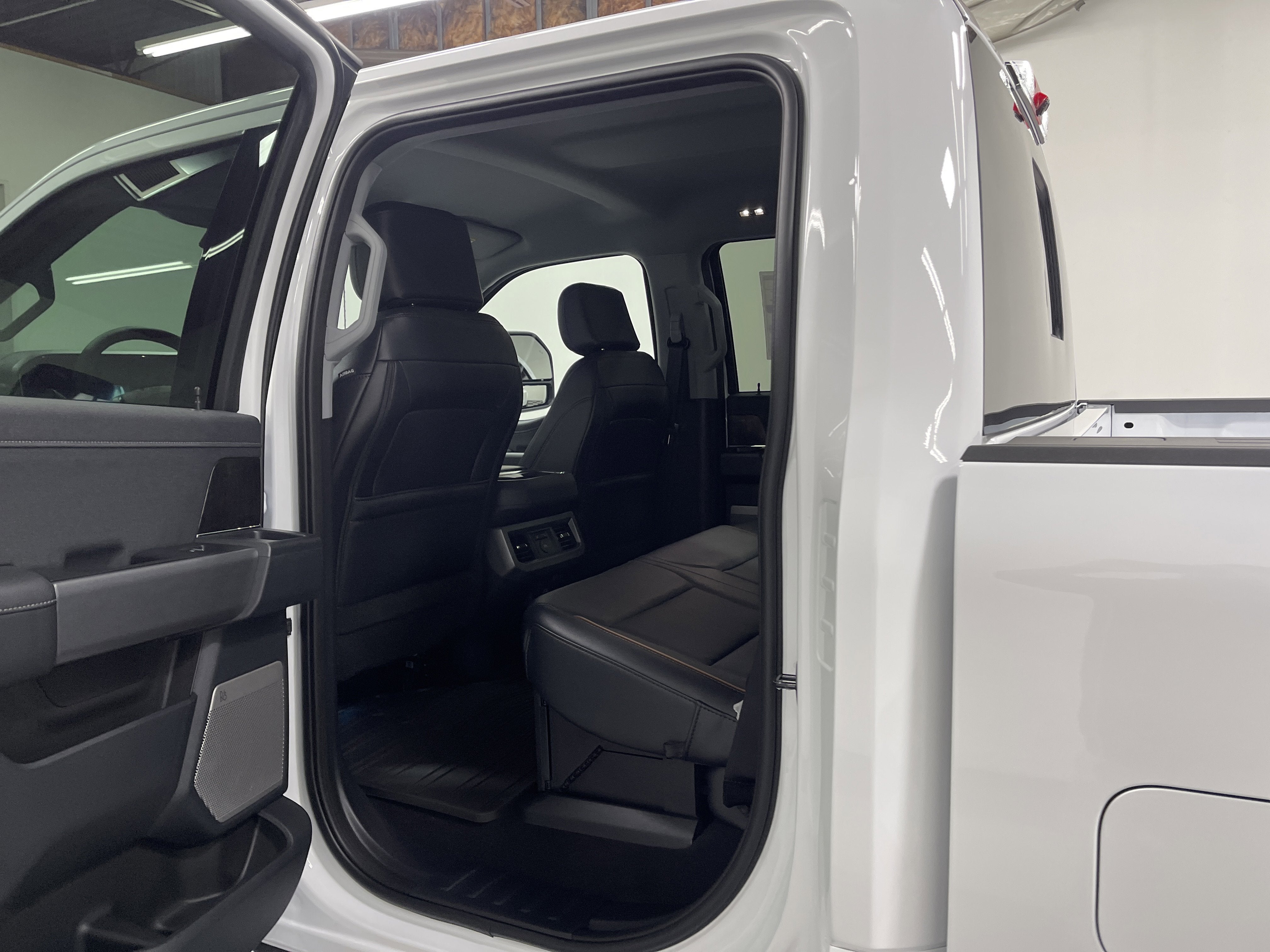 2026 Ford Super Duty F-350 DRW LARIAT